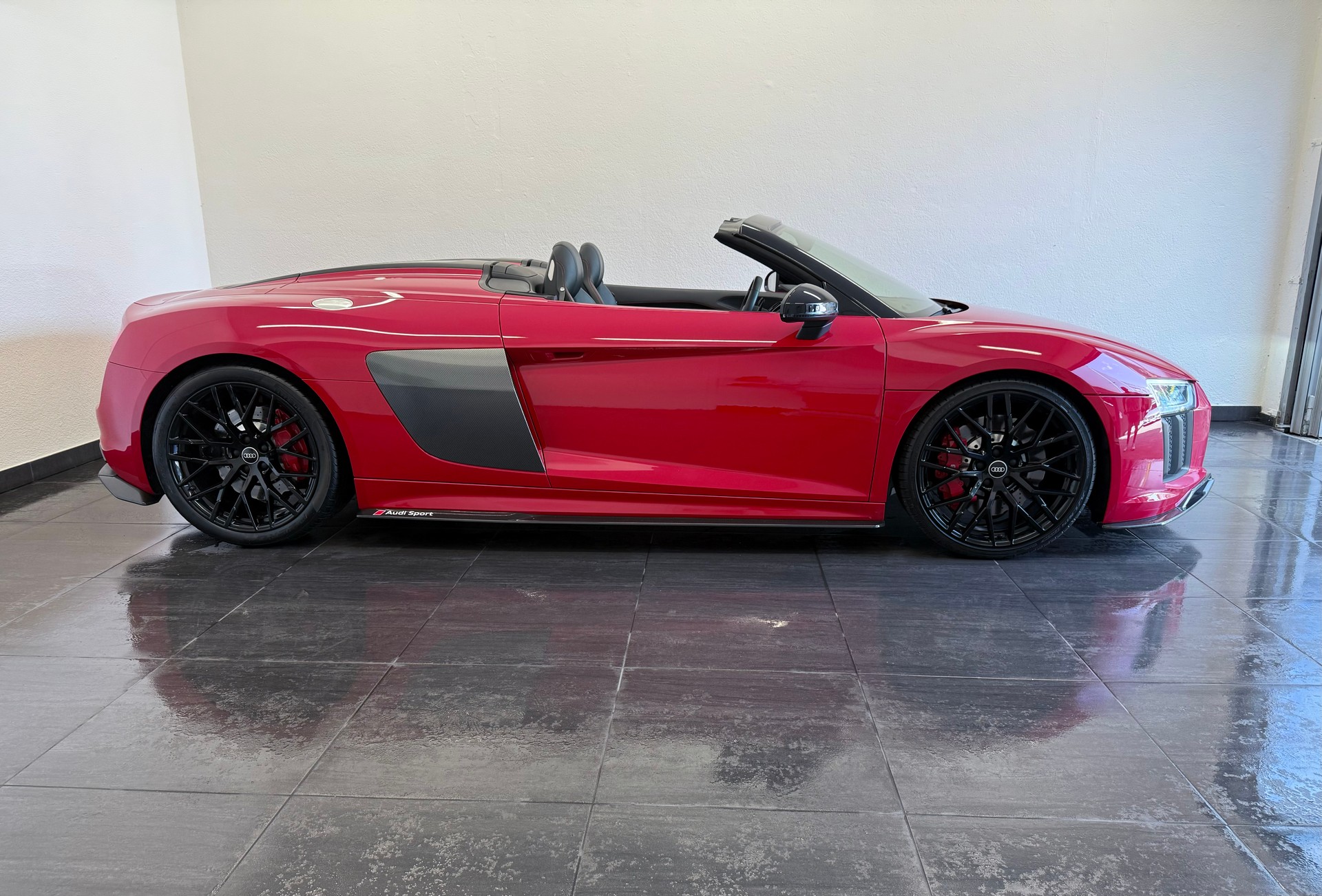 AUDI R8 Spyder 5.2 RWS S-Tronic-image-5