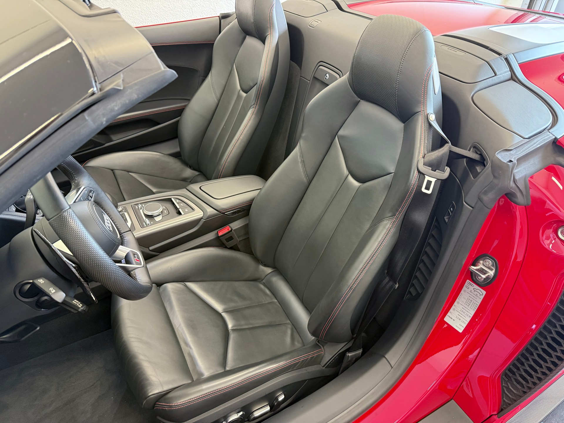 AUDI R8 Spyder 5.2 RWS S-Tronic-image-12