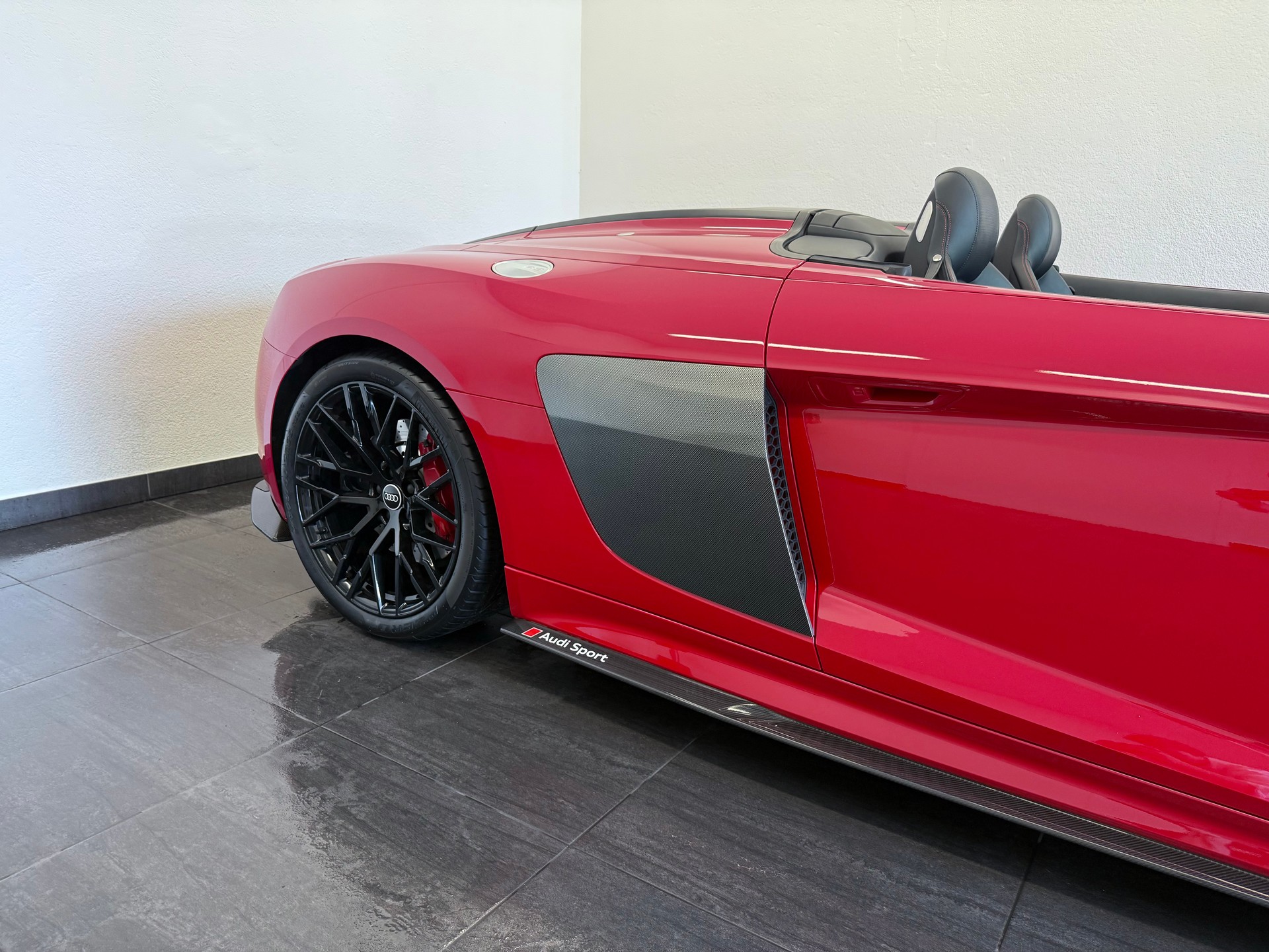 AUDI R8 Spyder 5.2 RWS S-Tronic-image-4