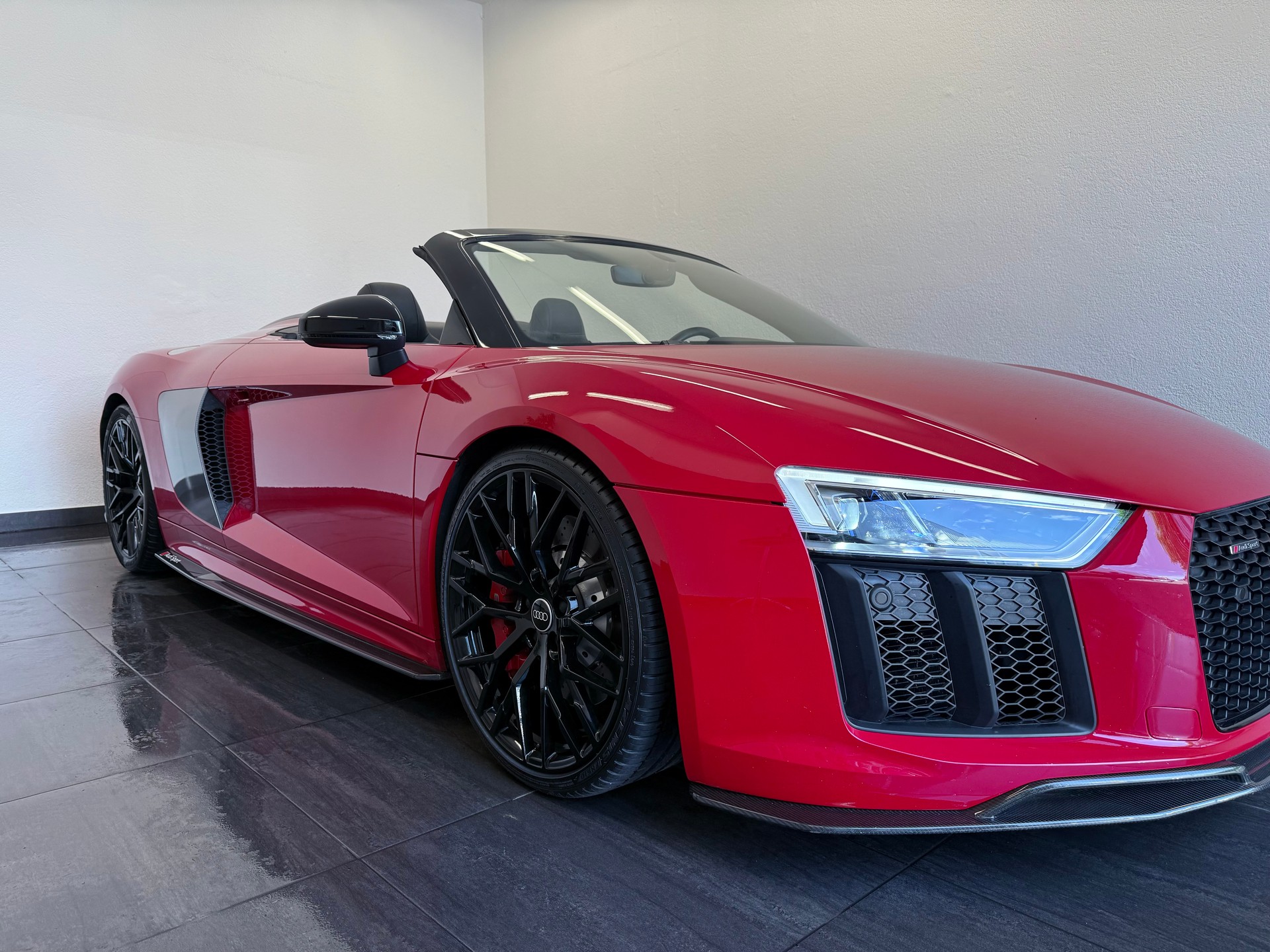 AUDI R8 Spyder 5.2 RWS S-Tronic-showroom-element-3