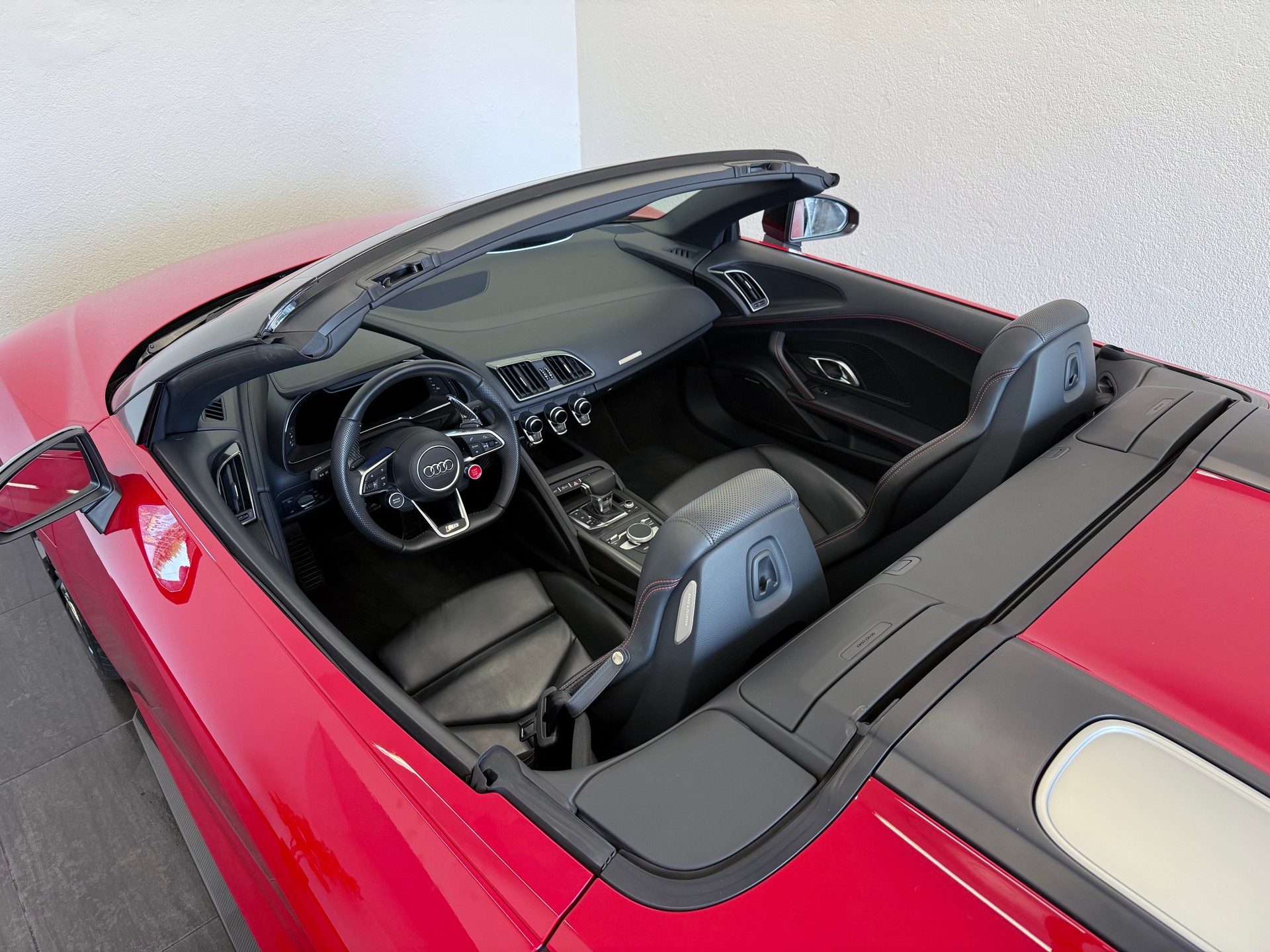AUDI R8 Spyder 5.2 RWS S-Tronic-image-13