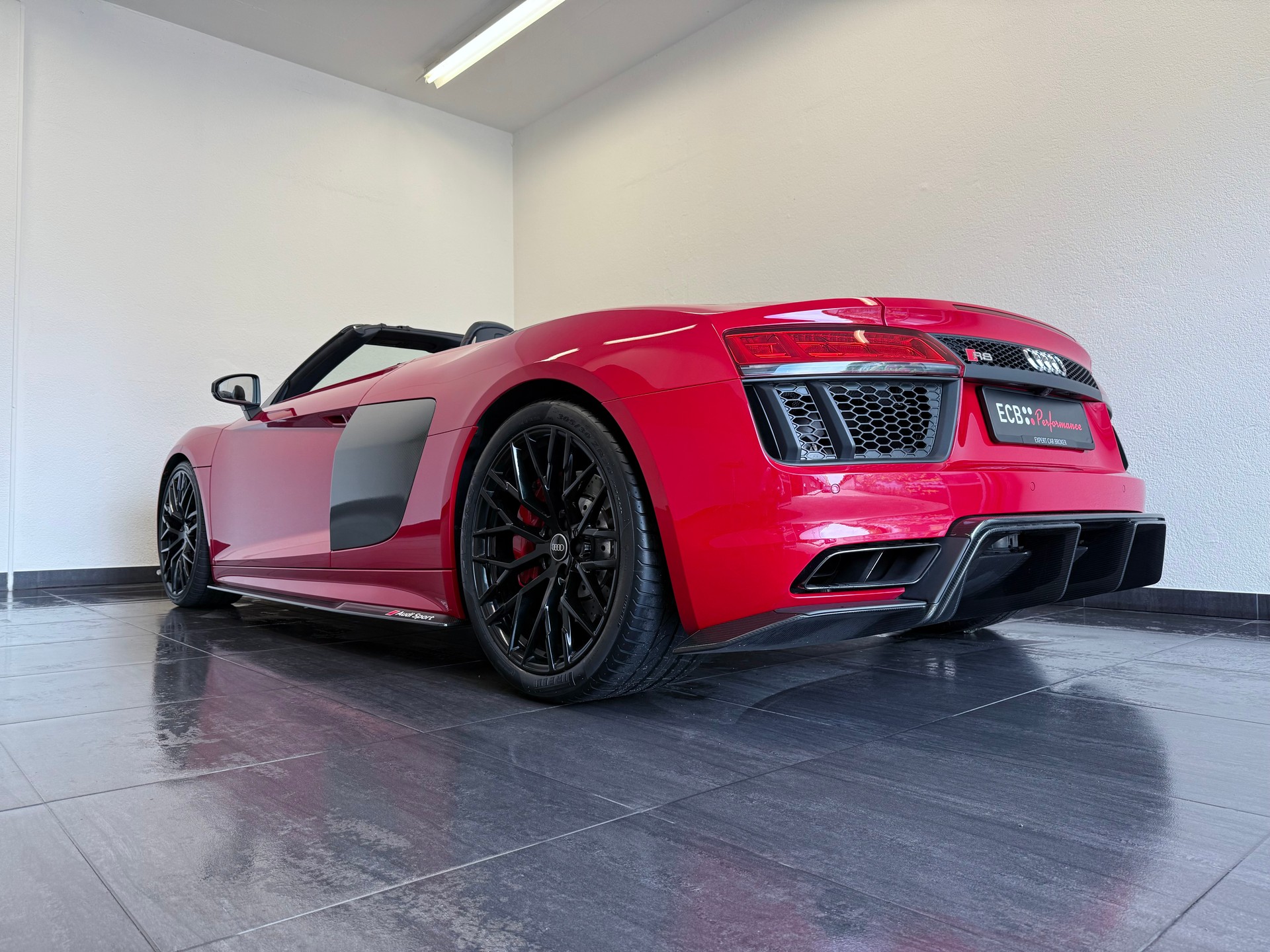 AUDI R8 Spyder 5.2 RWS S-Tronic-image-9