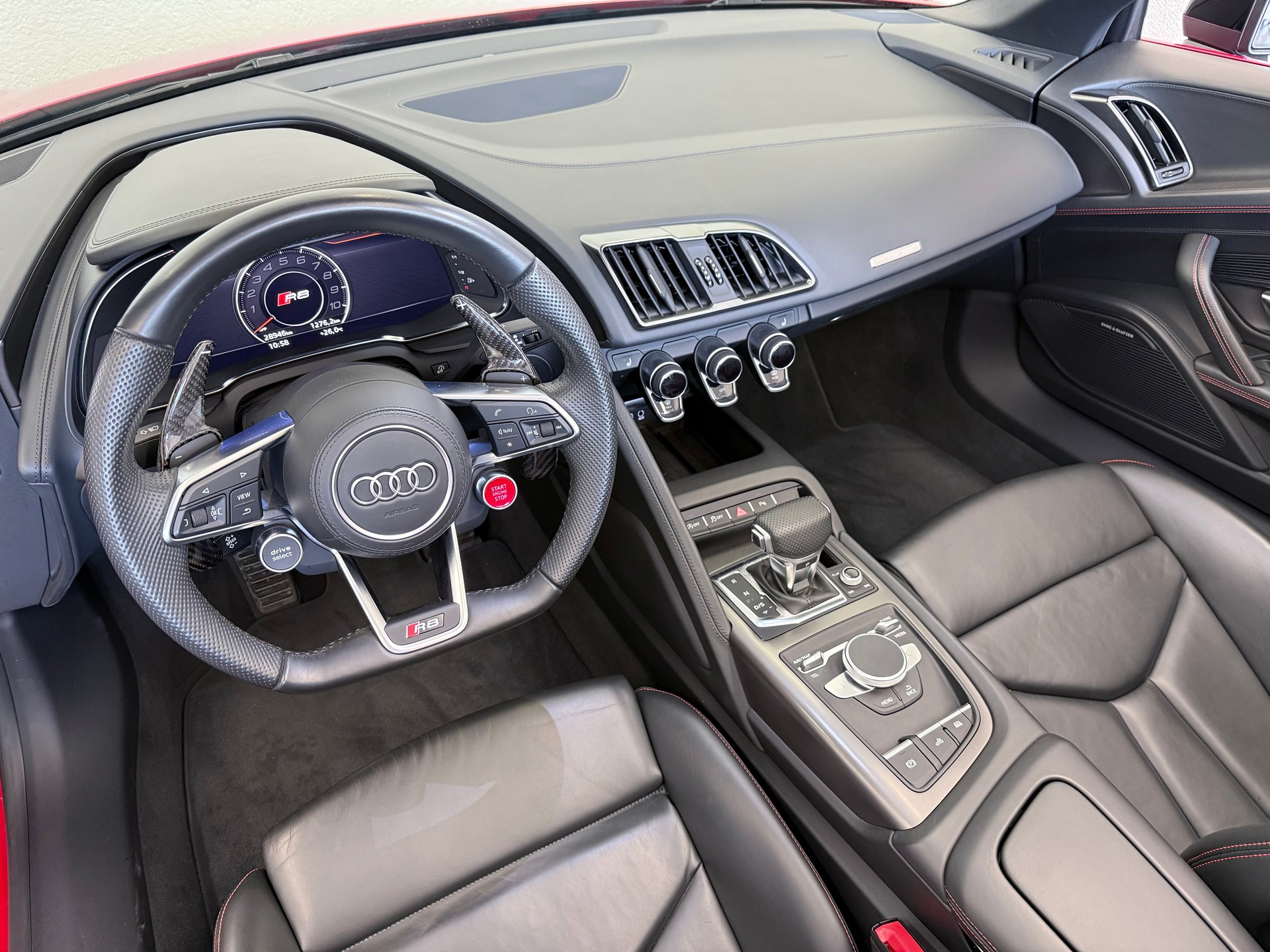 AUDI R8 Spyder 5.2 RWS S-Tronic-image-14