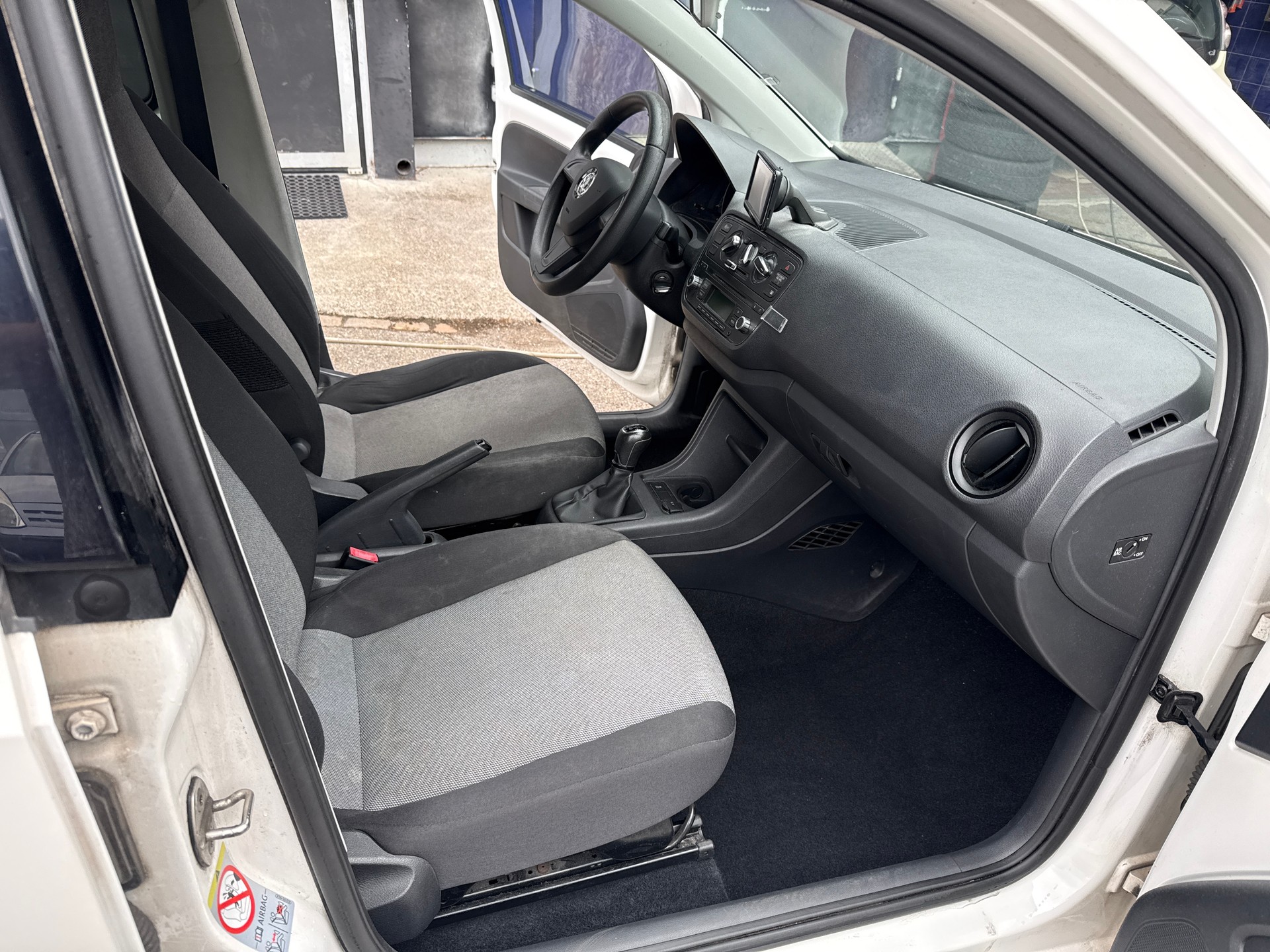 SKODA Citigo 1.0 Elegance-image-8