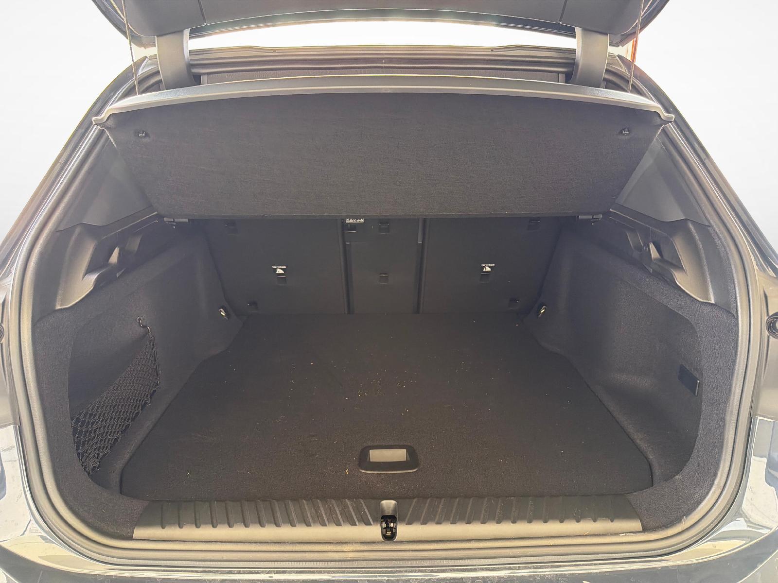 BMW iX3 50 xDrive-image-11