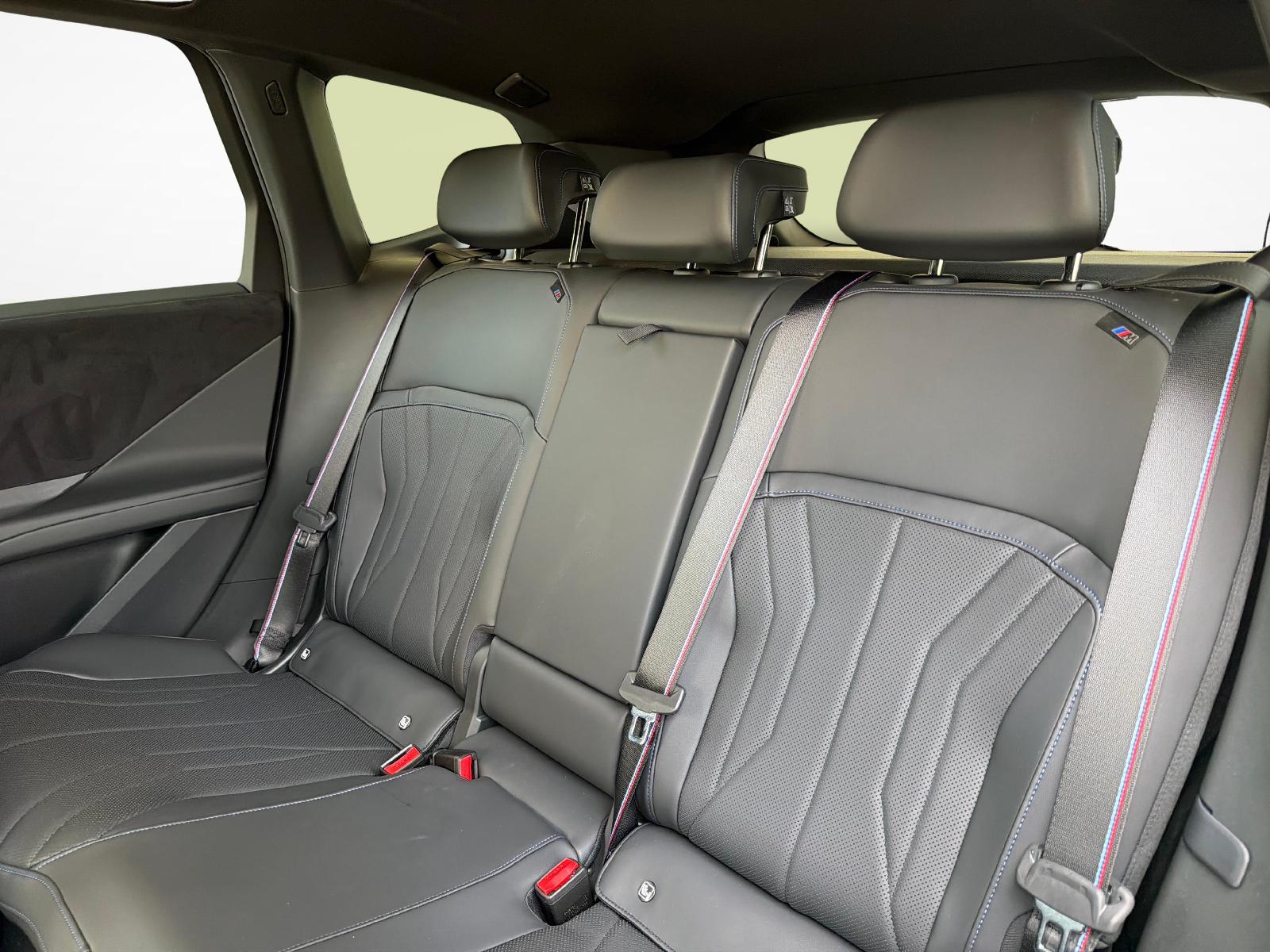 BMW iX3 50 xDrive-image-10