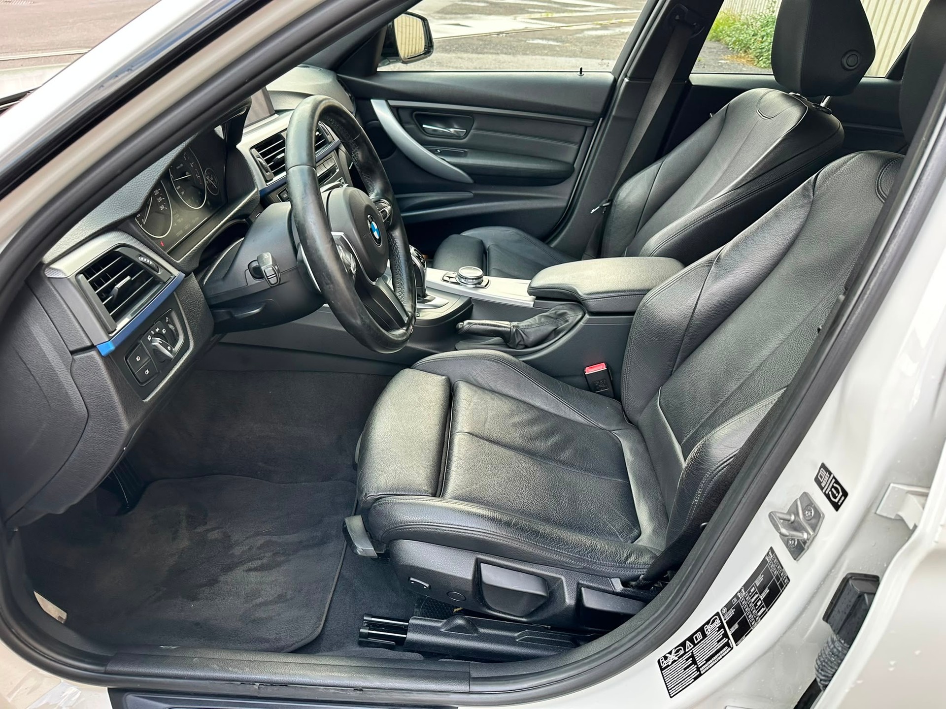 BMW 335i xDrive Sport Line Steptronic-image-13
