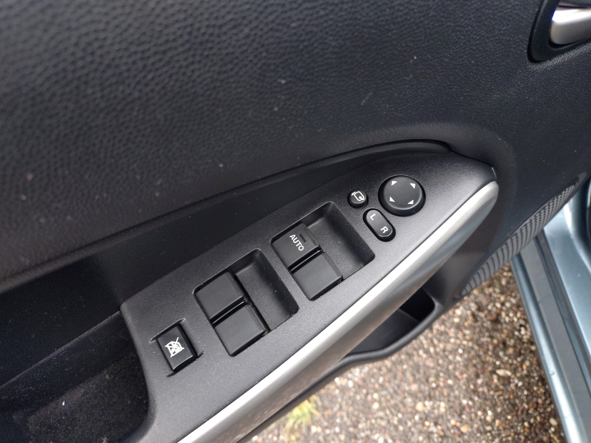 MAZDA 2 1.3i 16V Exclusive-image-12