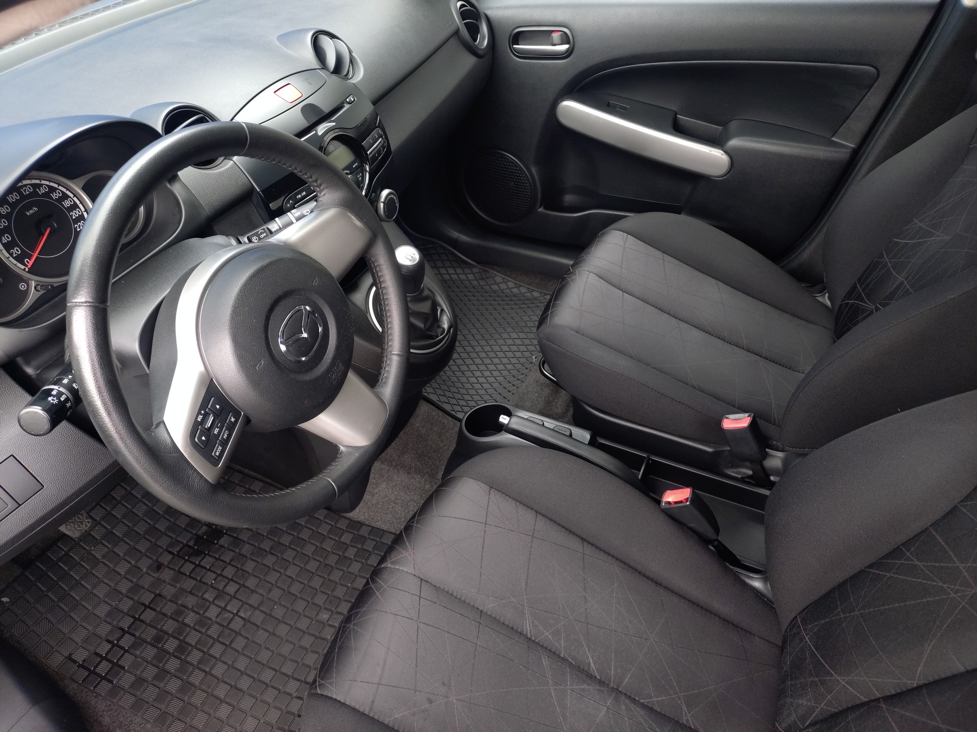 MAZDA 2 1.3i 16V Exclusive-image-8
