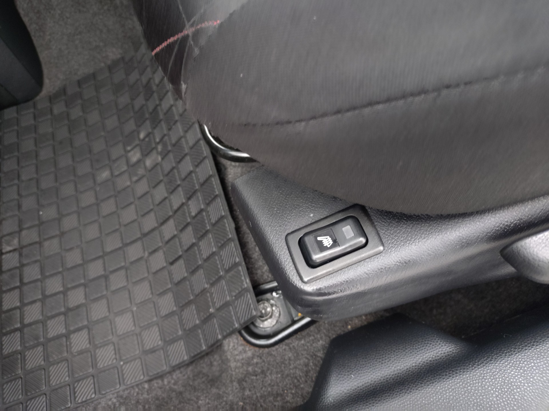 MAZDA 2 1.3i 16V Exclusive-image-11