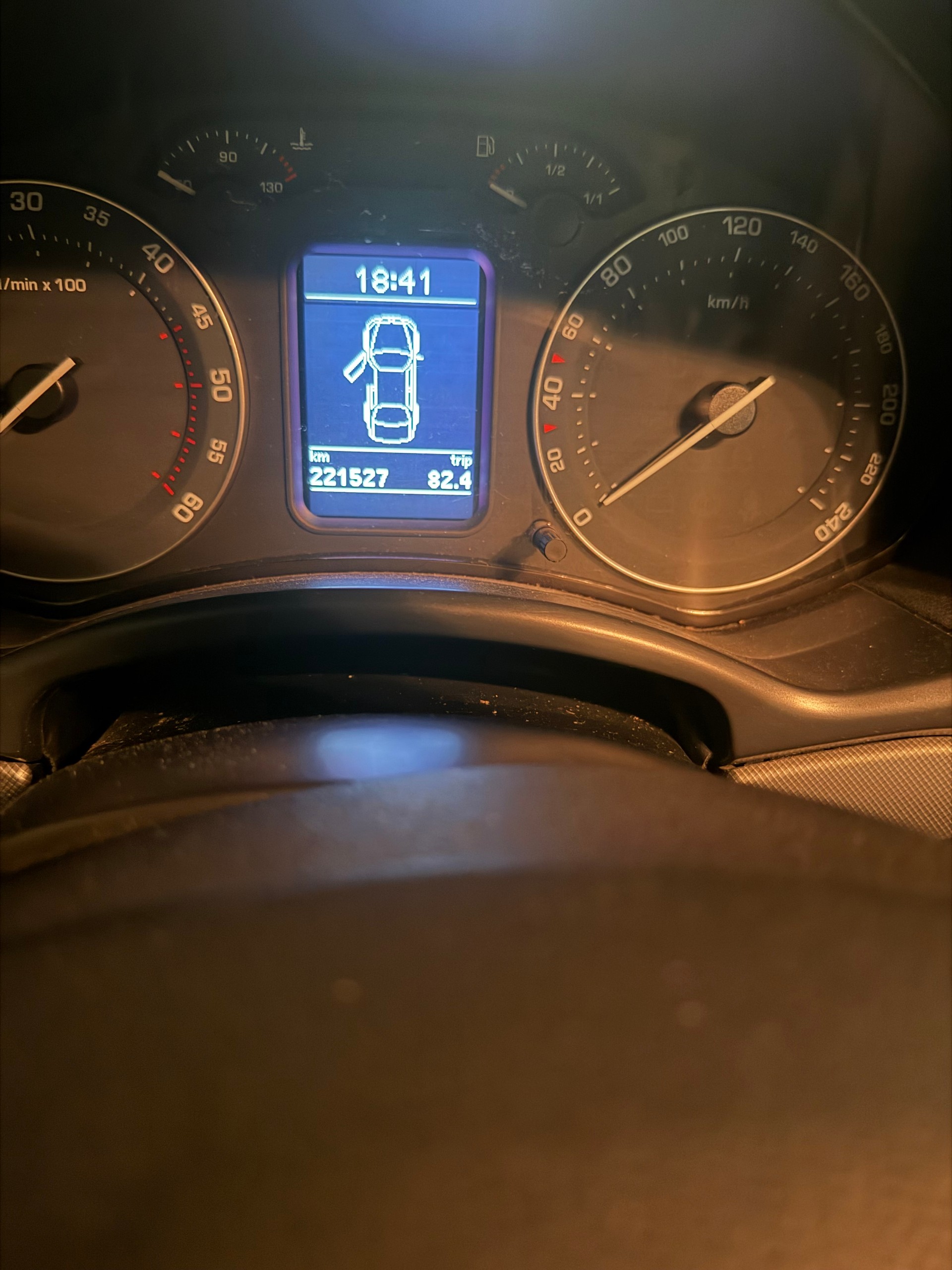 SKODA 2.0 TDI 140 Elegance DSG-image-5