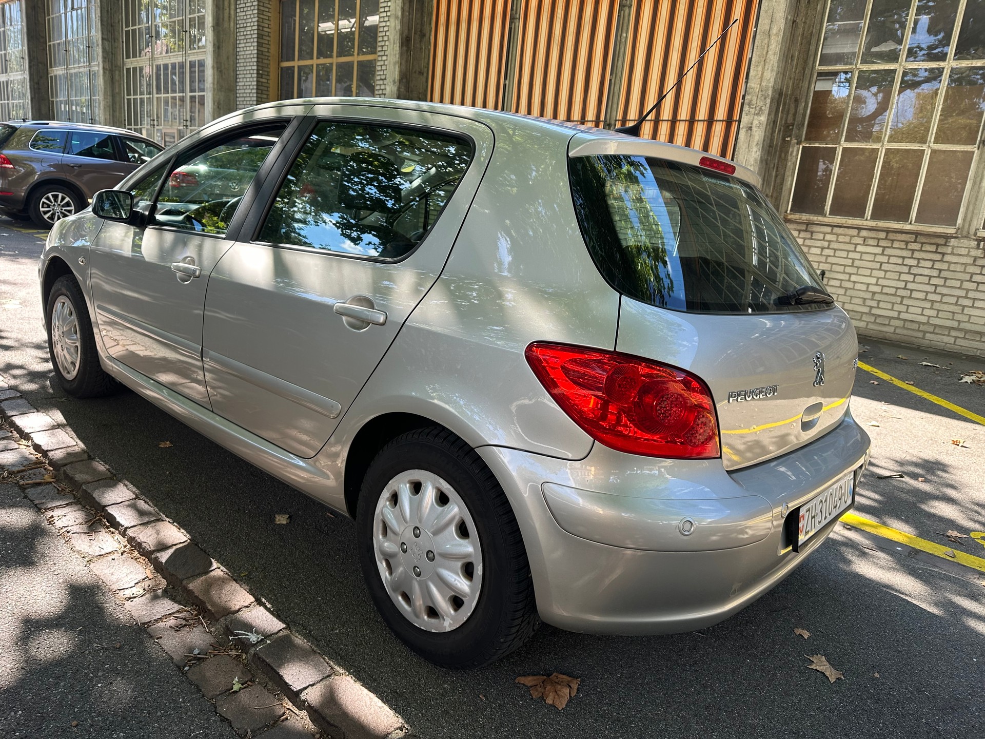 PEUGEOT 307 2.0 16V Platinum Edition-image-4
