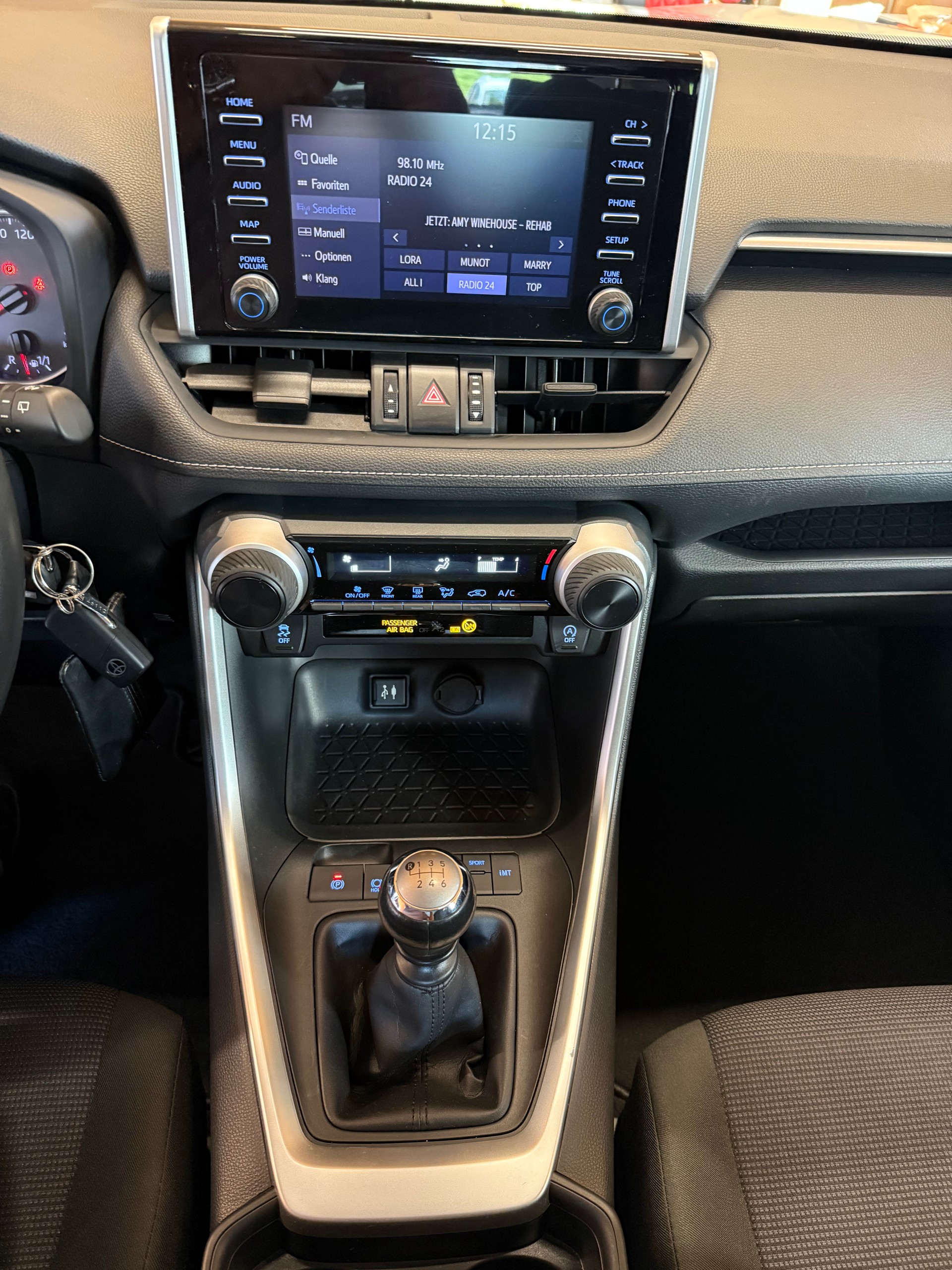 TOYOTA RAV-4 2.0 Active 2WD-image-11