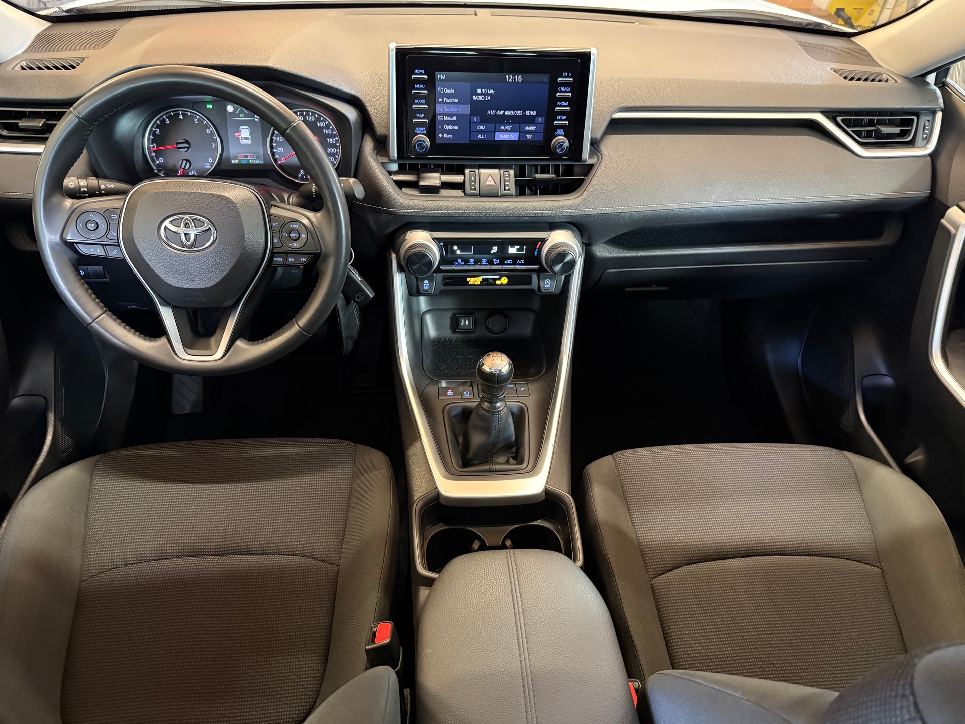 TOYOTA RAV-4 2.0 Active 2WD-image-8