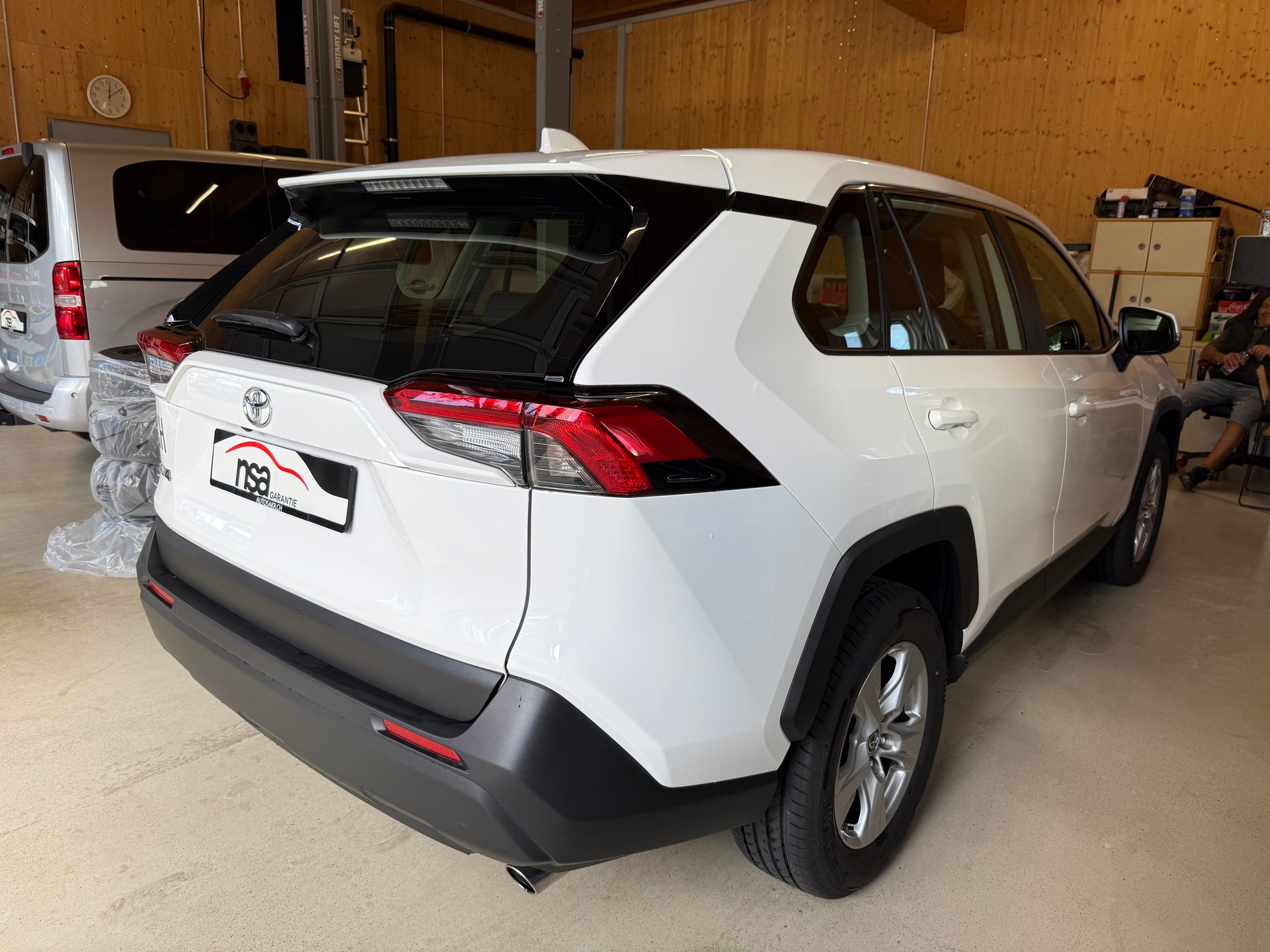 TOYOTA RAV-4 2.0 Active 2WD-image-3