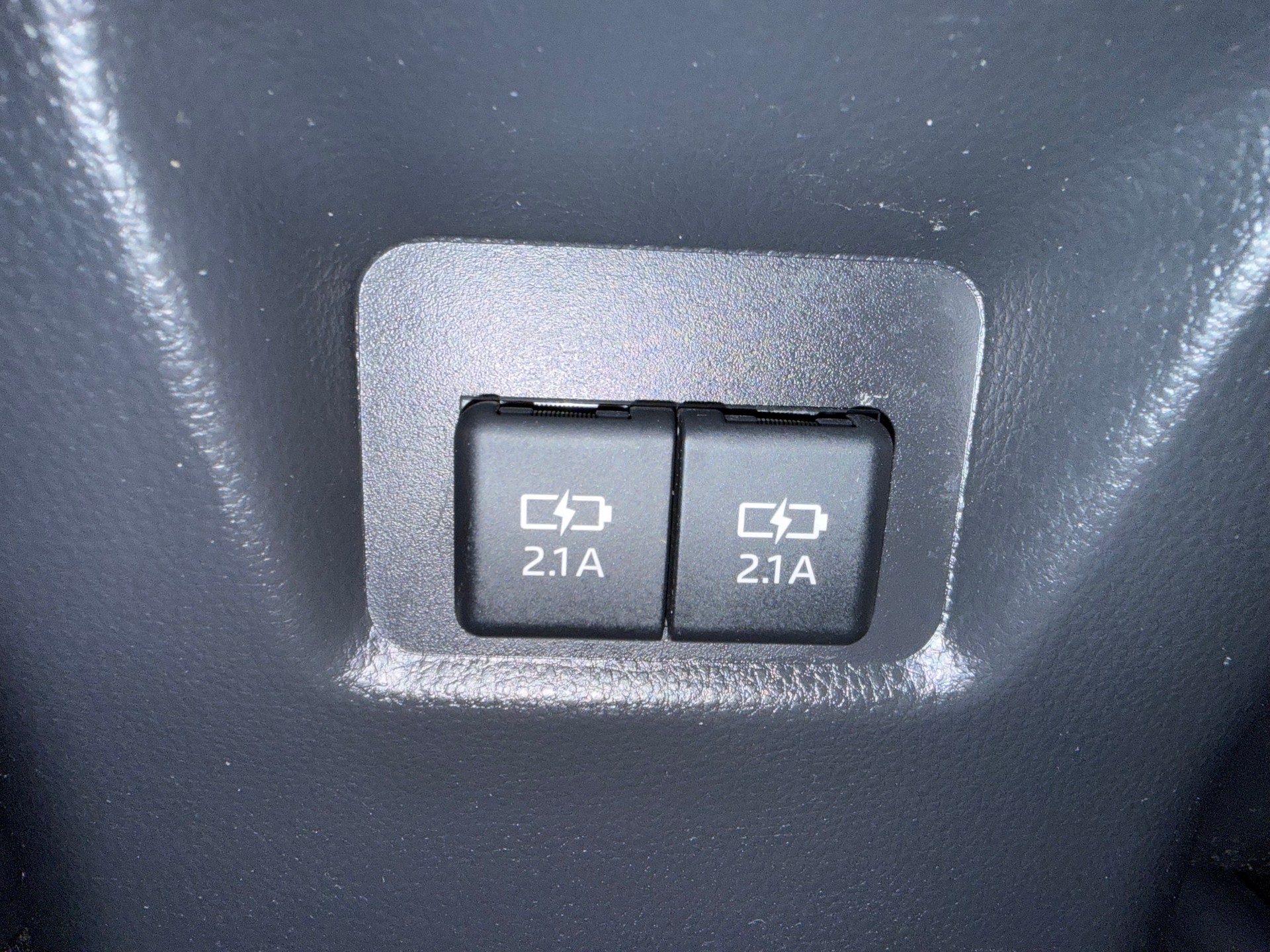 TOYOTA RAV-4 2.0 Active 2WD-image-13