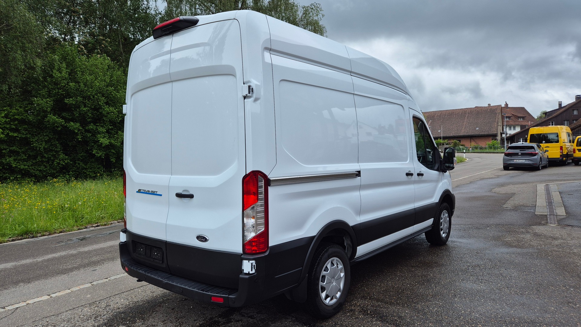 FORD E-Transit Van 350 L2 H3 Trend RWD 68kWh-showroom-element-3