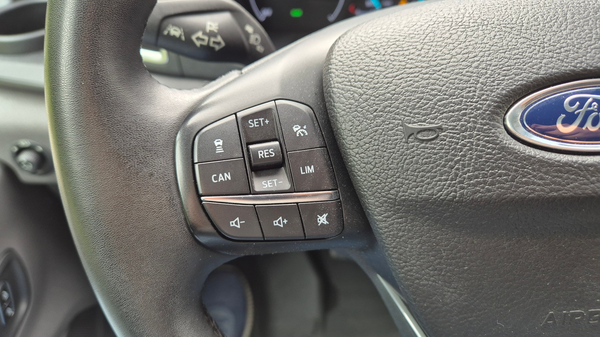 FORD E-Transit Van 350 L2 H3 Trend RWD 68kWh-image-10