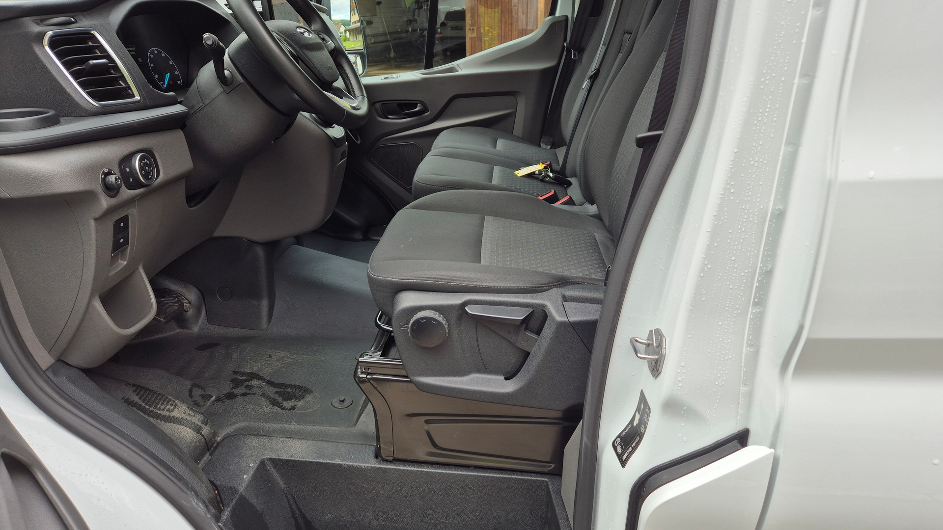 FORD E-Transit Van 350 L2 H3 Trend RWD 68kWh-image-6