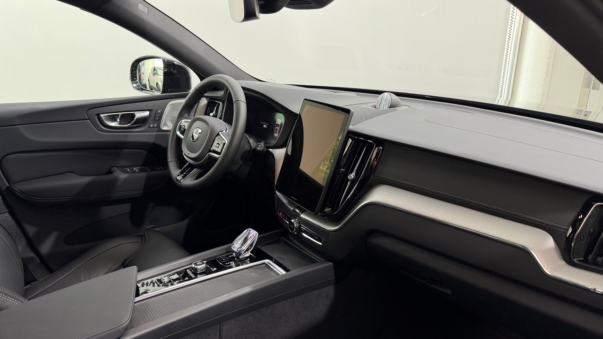 VOLVO XC60 2.0 T8 TE Black Edition e-image-3