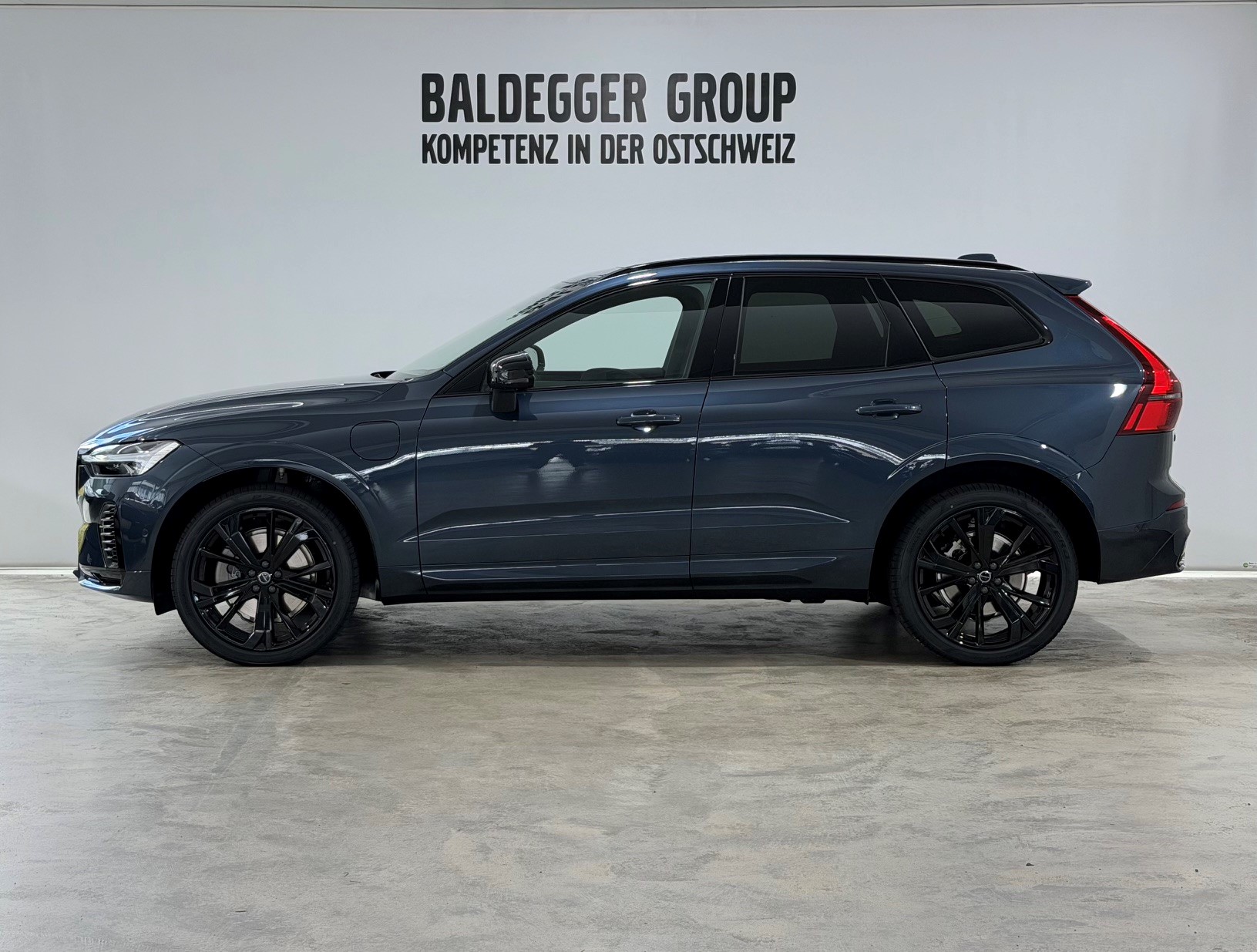 VOLVO XC60 2.0 T8 TE Black Edition e-image-2