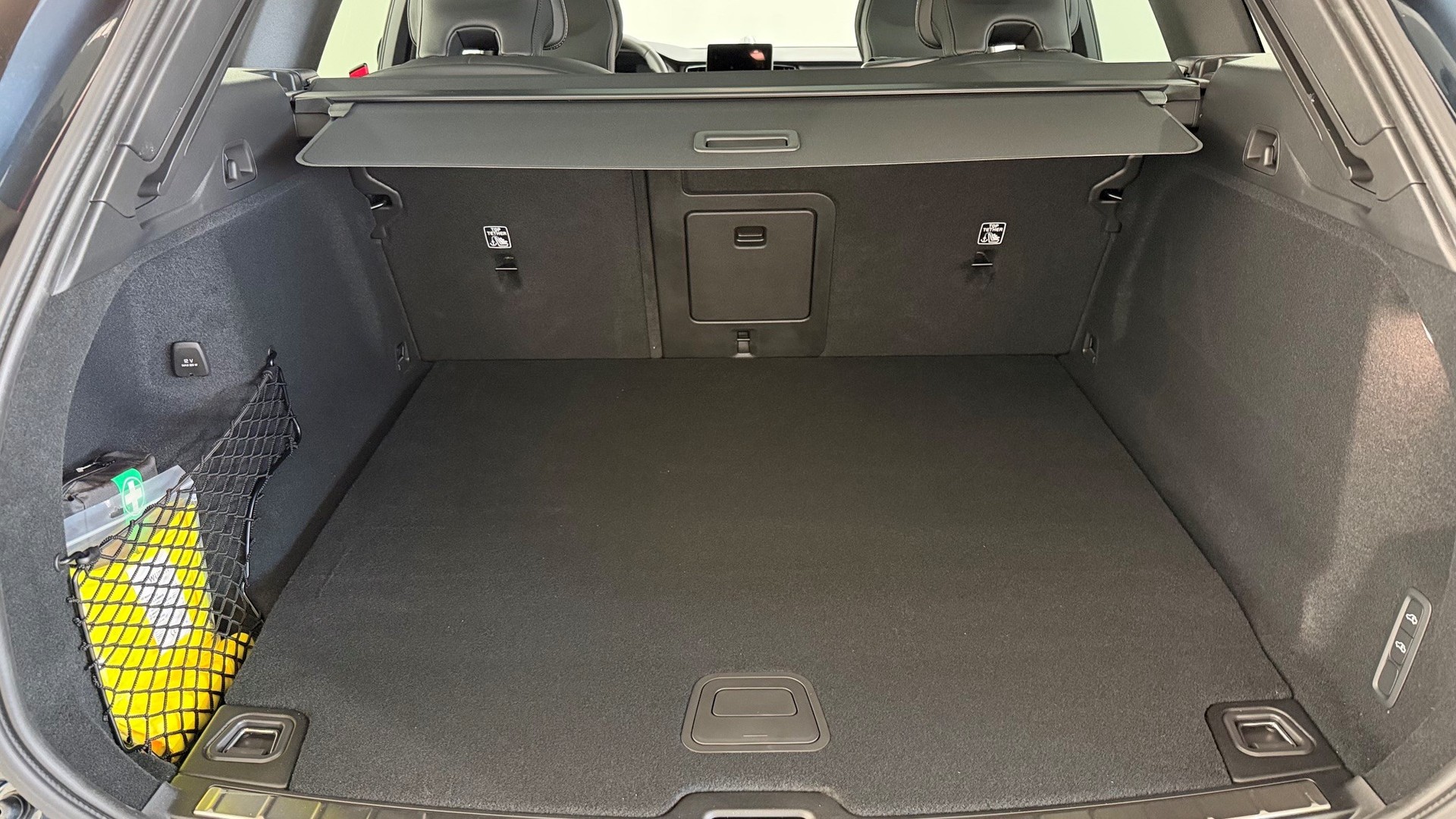 VOLVO XC60 2.0 T8 TE Black Edition e-image-12