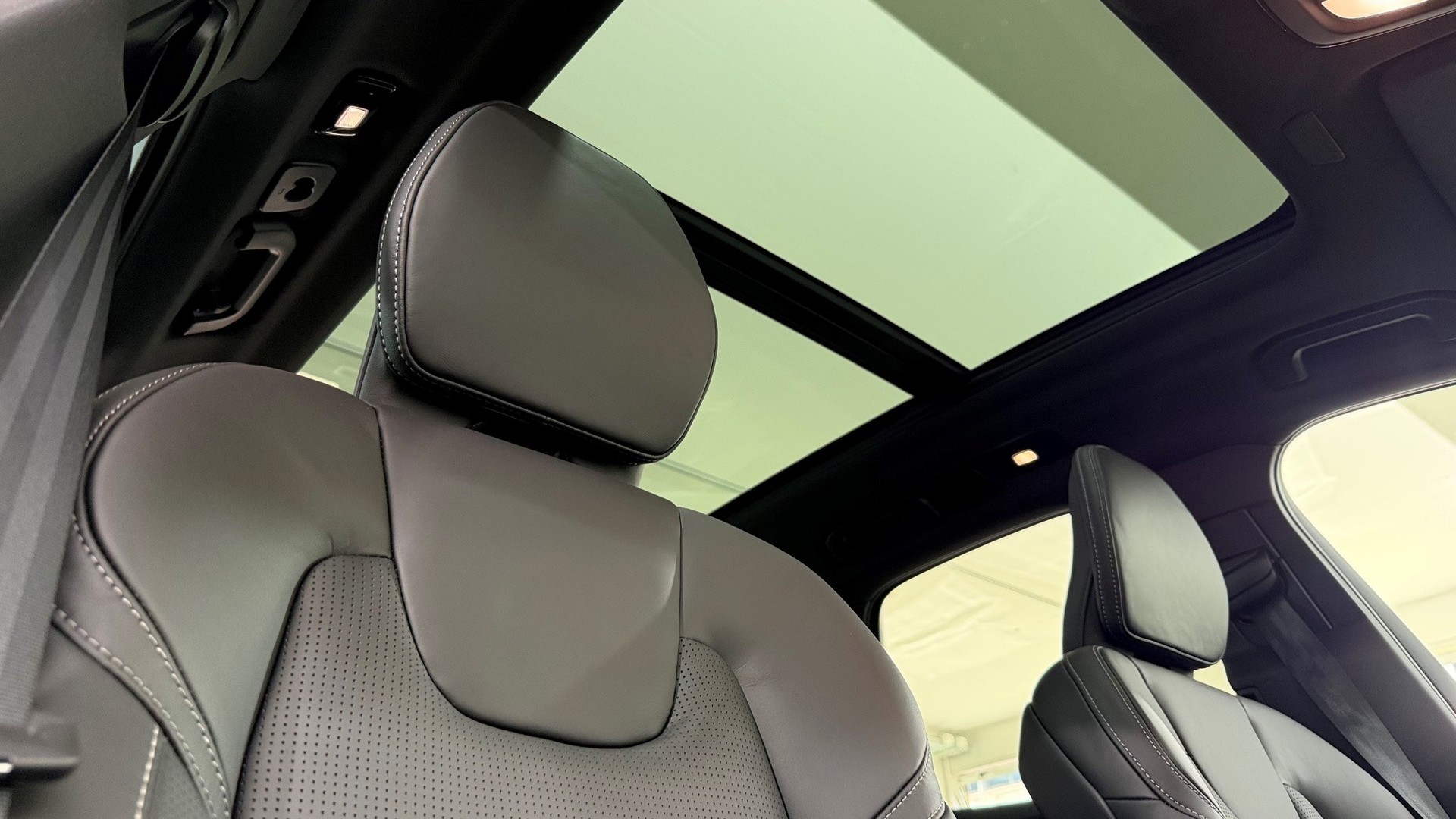 VOLVO XC60 2.0 T8 TE Black Edition e-image-13