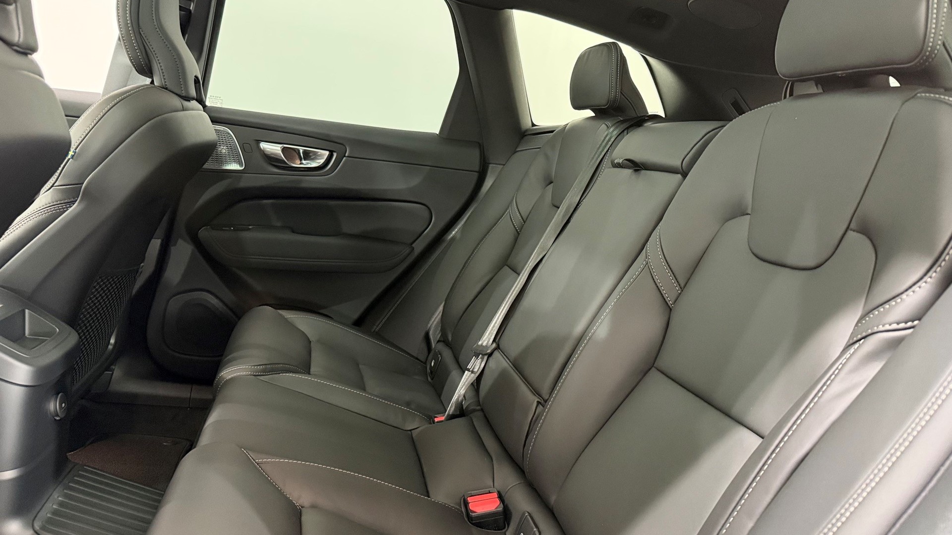 VOLVO XC60 2.0 T8 TE Black Edition e-image-5