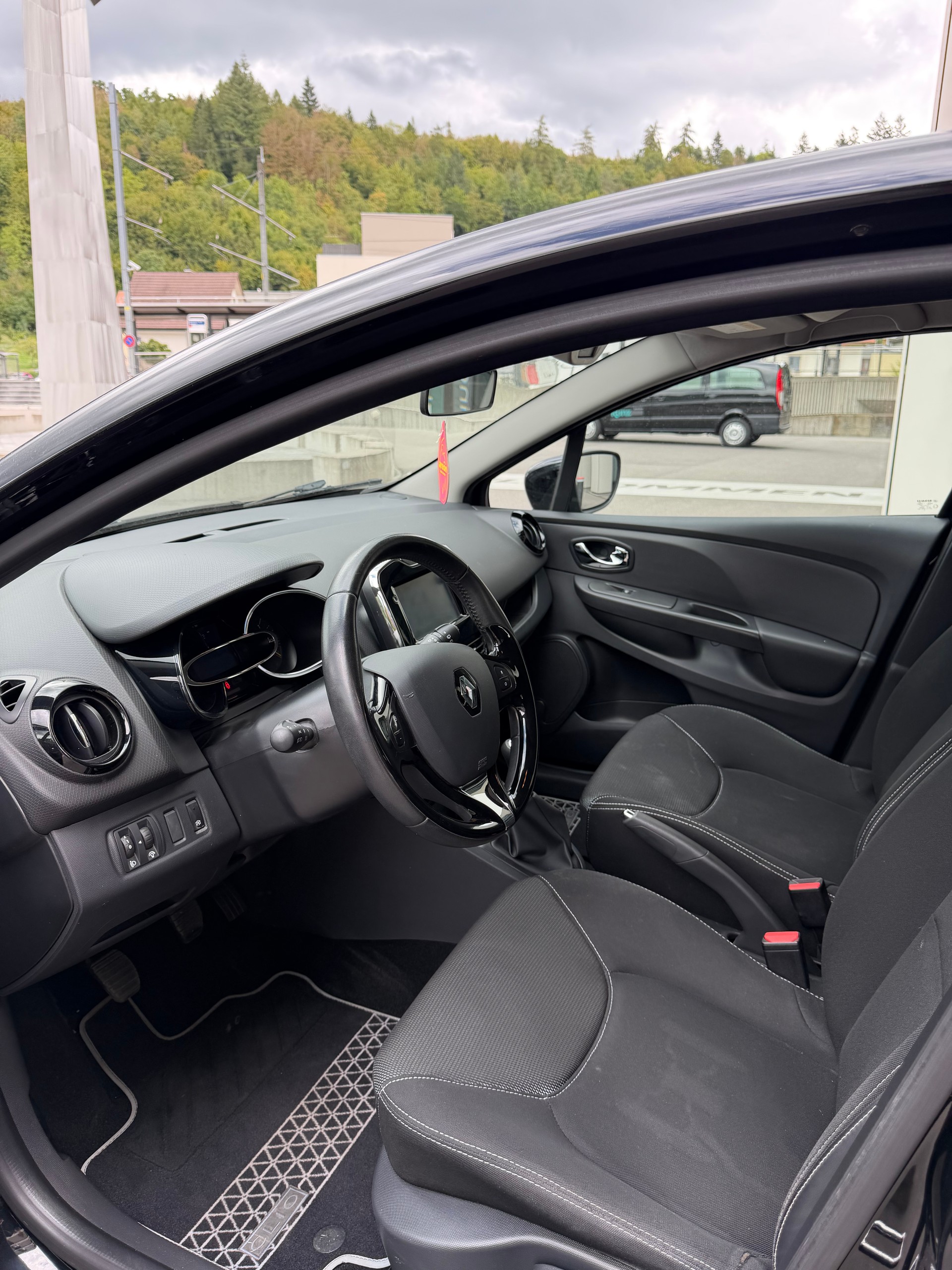 RENAULT Clio 0.9 12V Expression-image-8