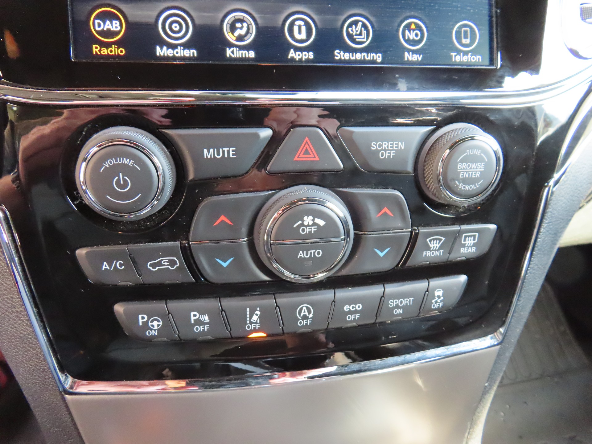 JEEP Grand Cherokee 3.0 CRD Limited Automatic-image-8