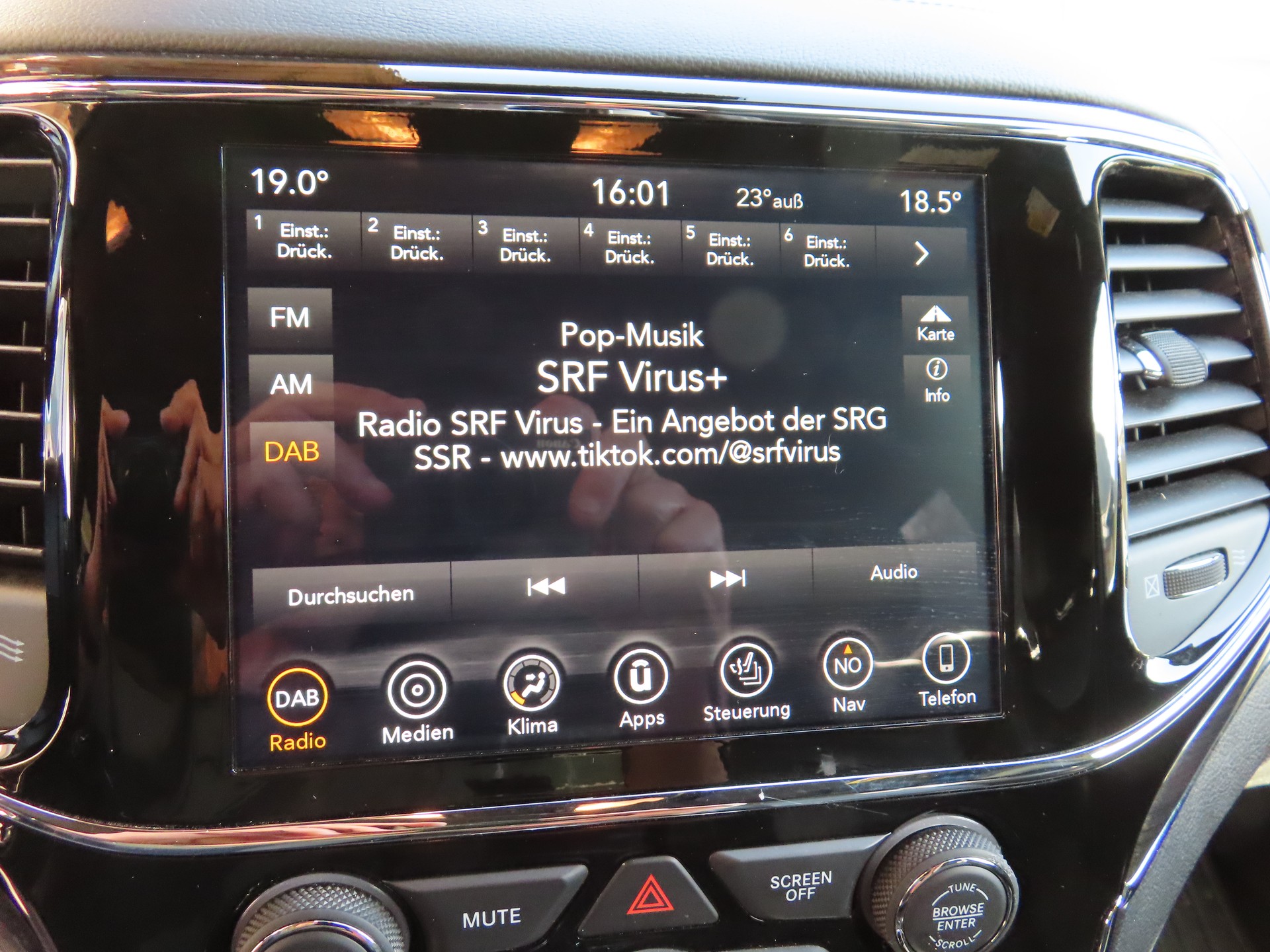 JEEP Grand Cherokee 3.0 CRD Limited Automatic-image-9