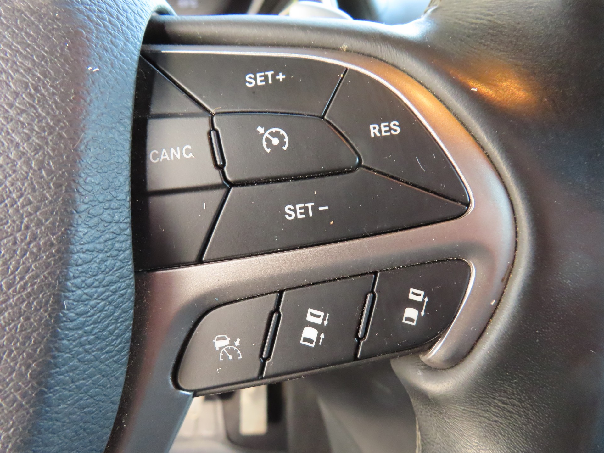 JEEP Grand Cherokee 3.0 CRD Limited Automatic-image-12