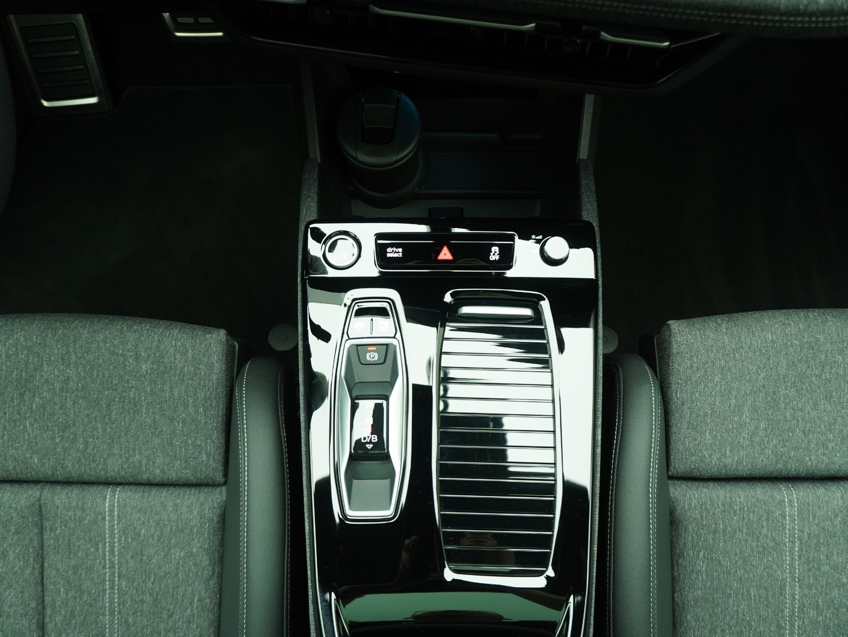 AUDI Q6 e-tron S line quattro **Audi Werksgarantie bis 01/2031**-image-15