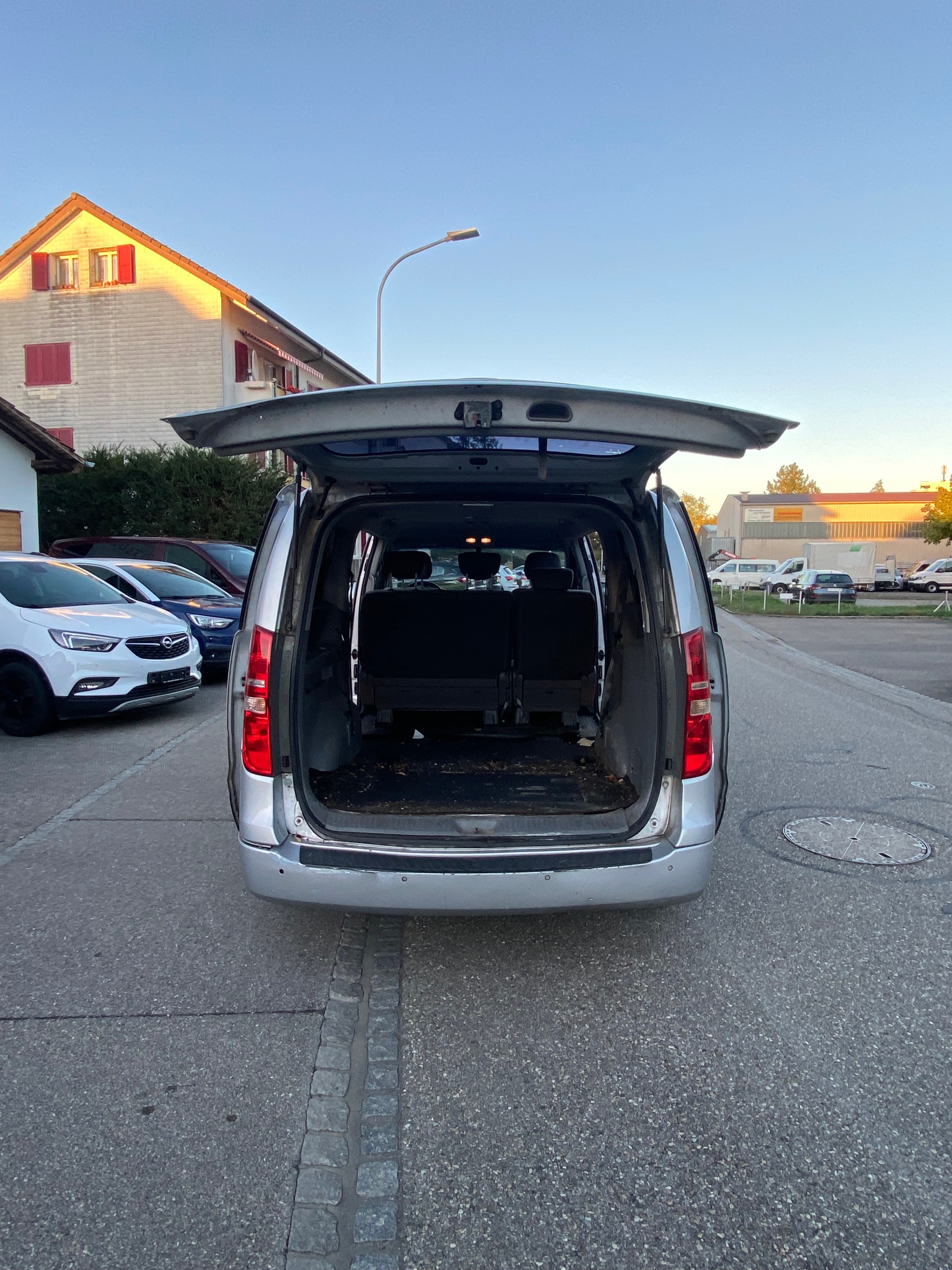 HYUNDAI H-1 People 2.5 CRDi-image-15
