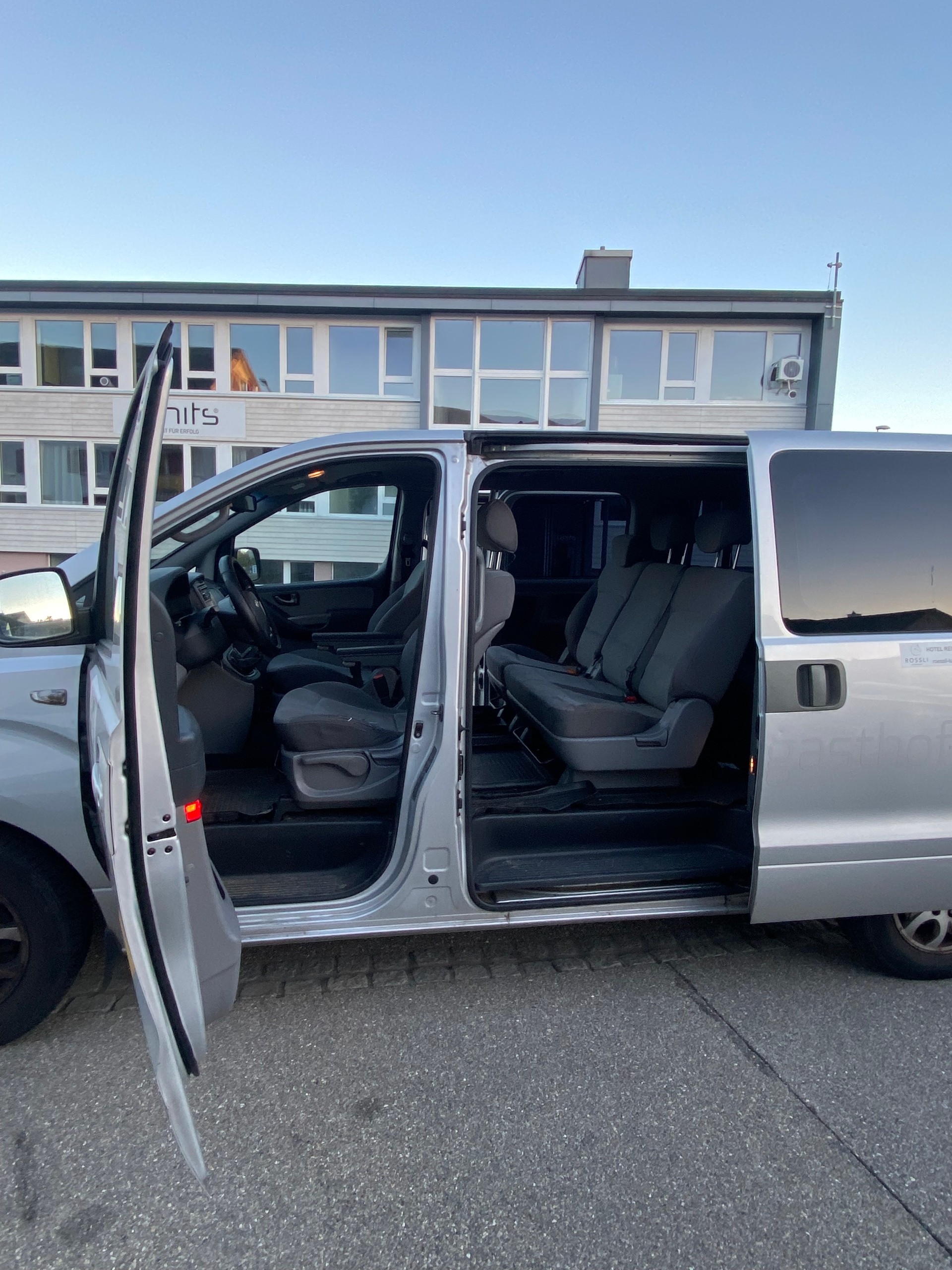 HYUNDAI H-1 People 2.5 CRDi-image-7