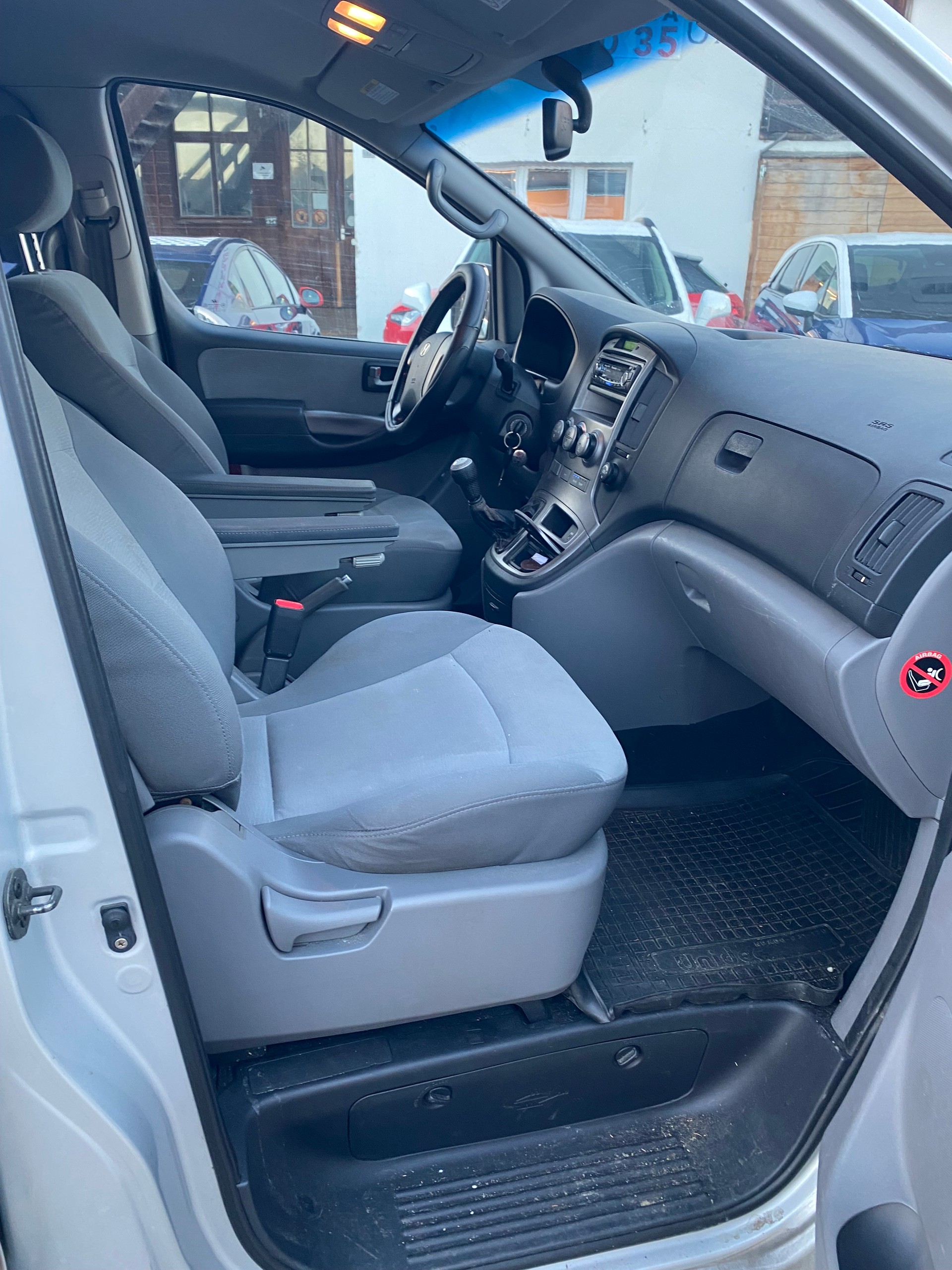 HYUNDAI H-1 People 2.5 CRDi-image-12