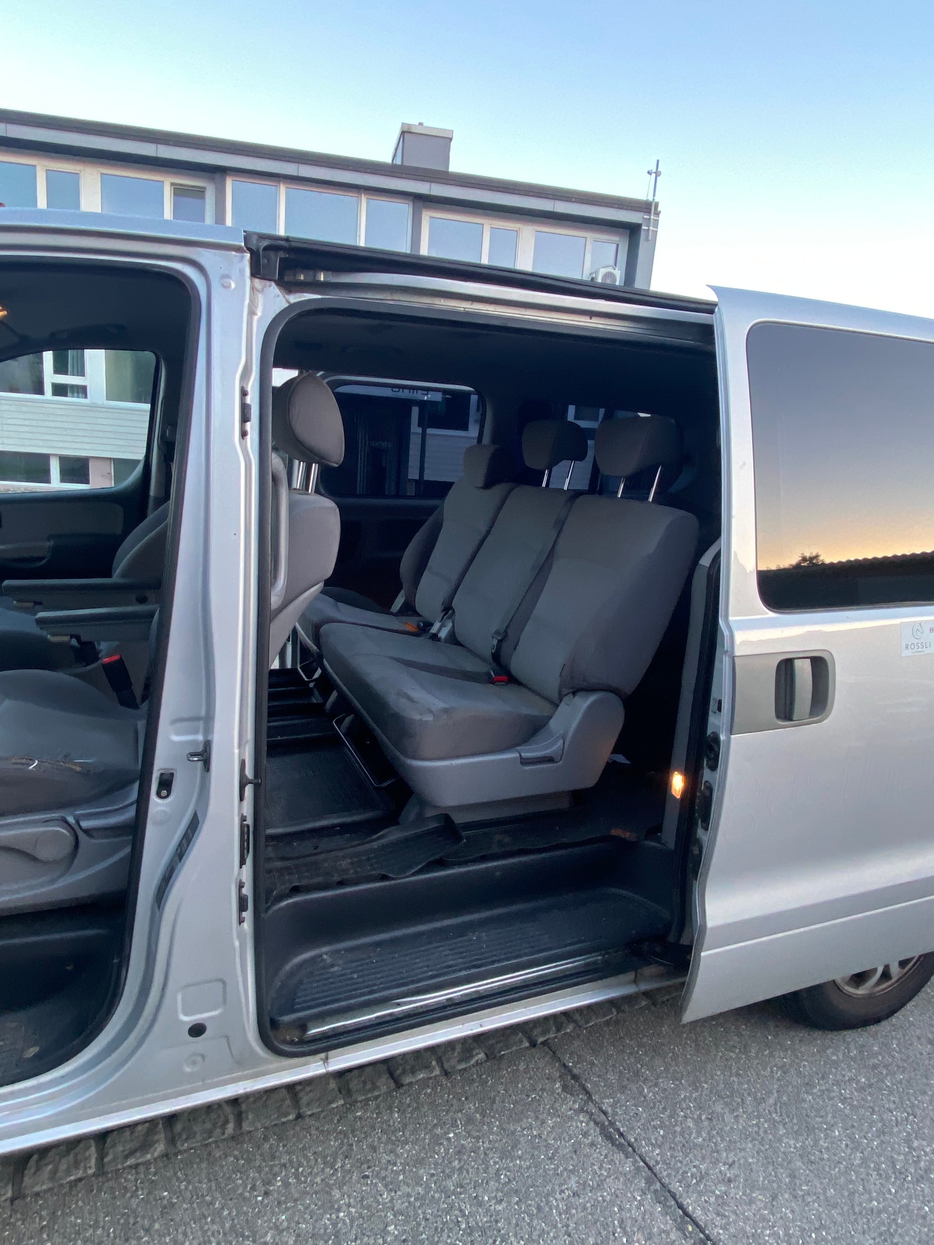 HYUNDAI H-1 People 2.5 CRDi-image-8