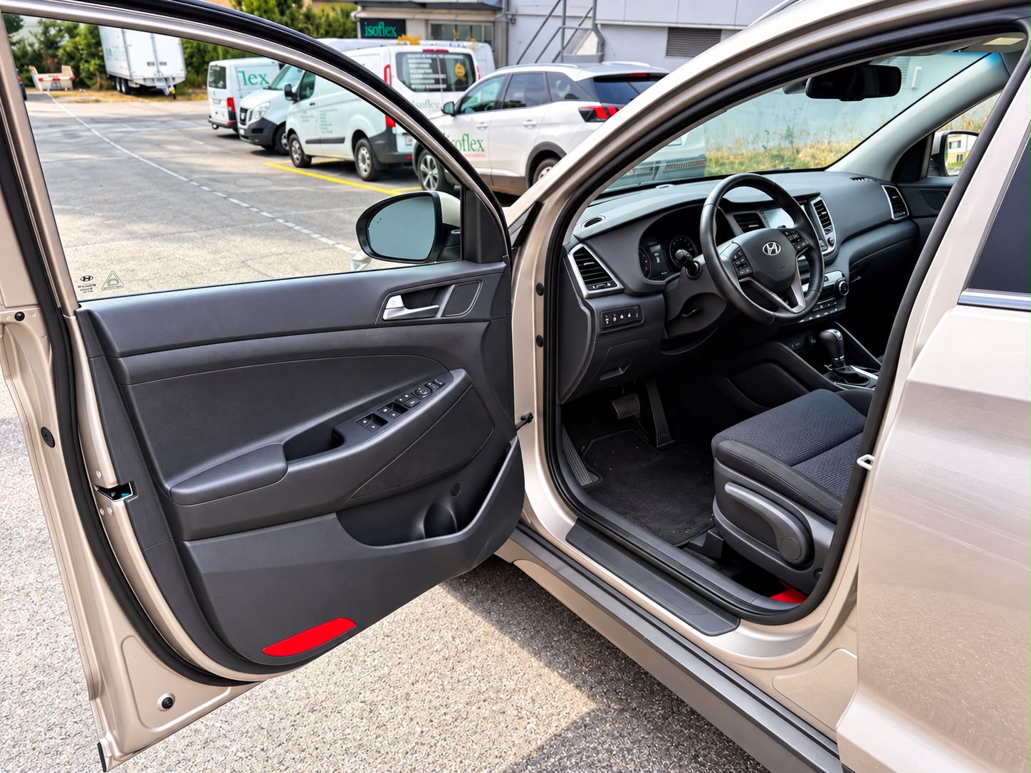 HYUNDAI Tucson 1.6 TGDI Plena 4WD Automatic-image-17