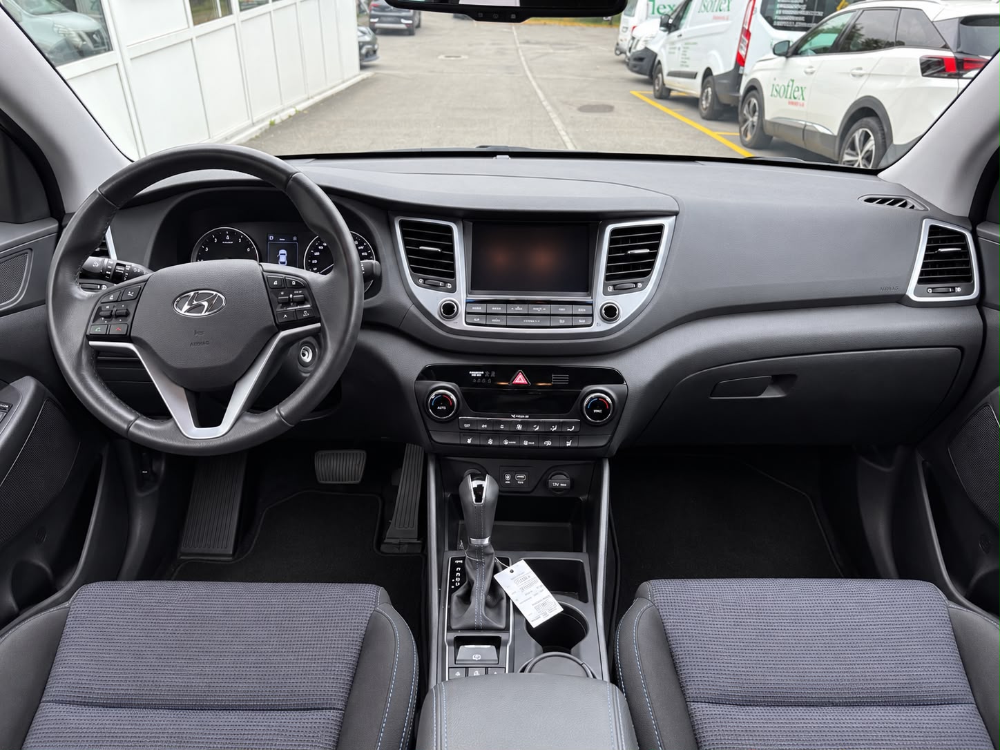 HYUNDAI Tucson 1.6 TGDI Plena 4WD Automatic-image-9