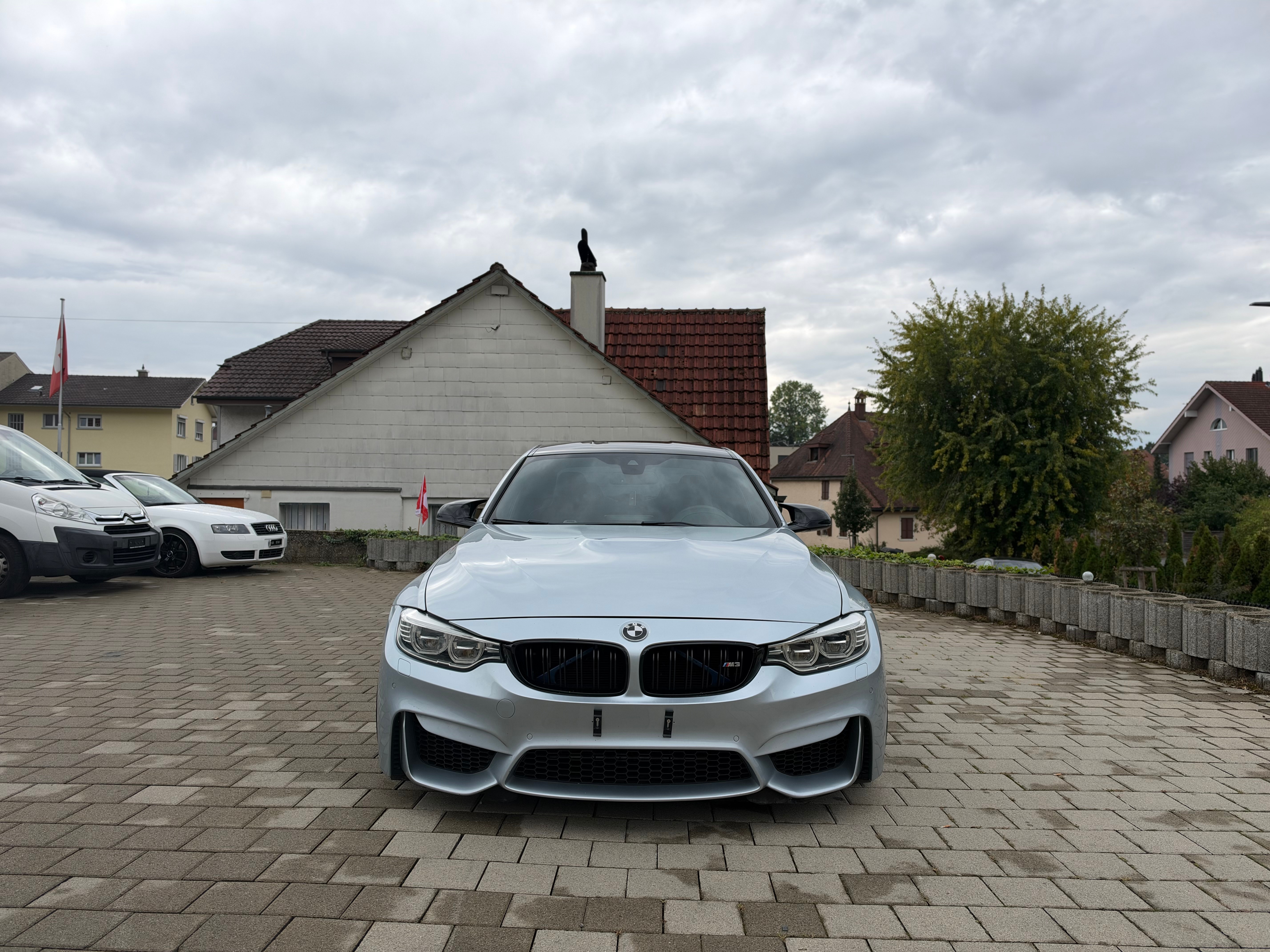 Car photo