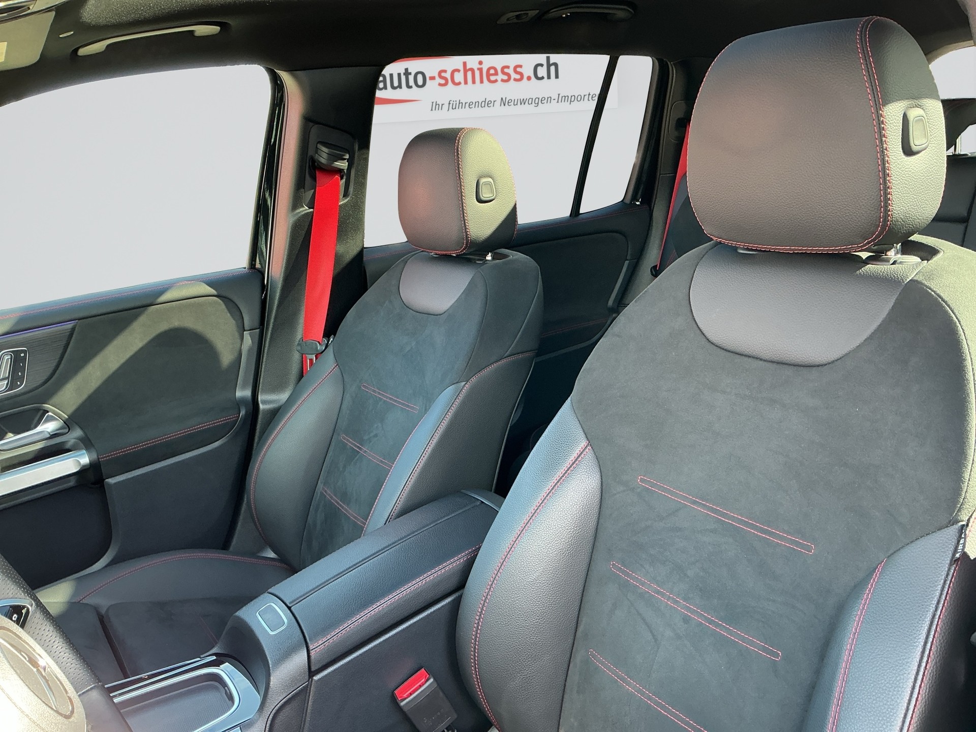 MERCEDES-BENZ GLB 35 AMG 4Matic 8G-Tronic-image-13