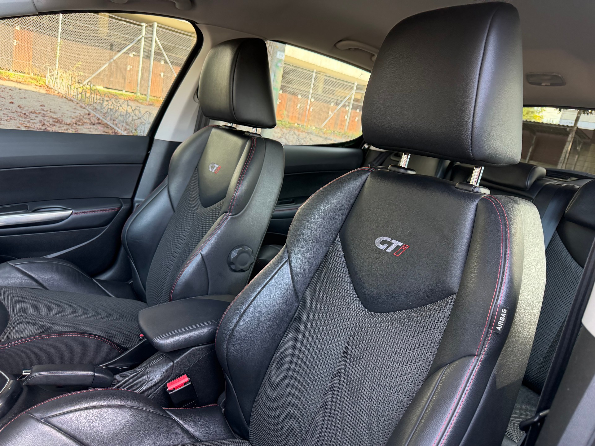 PEUGEOT 308 1.6 16V T GTi-image-9