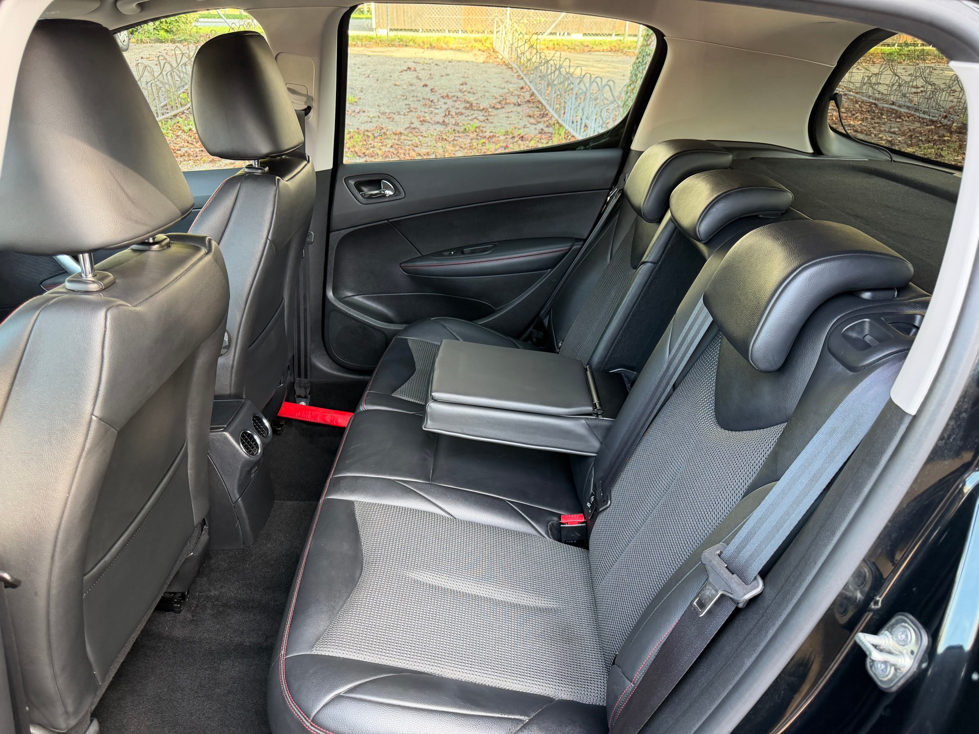 PEUGEOT 308 1.6 16V T GTi-image-10