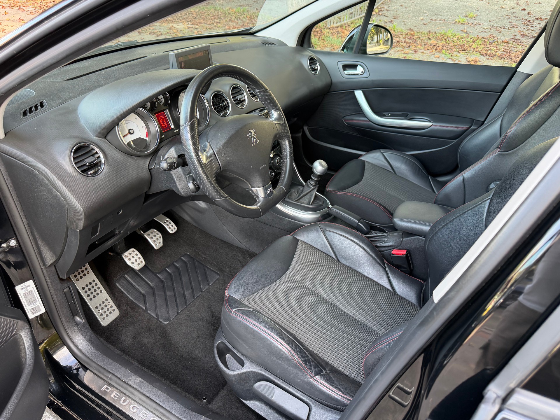PEUGEOT 308 1.6 16V T GTi-image-8