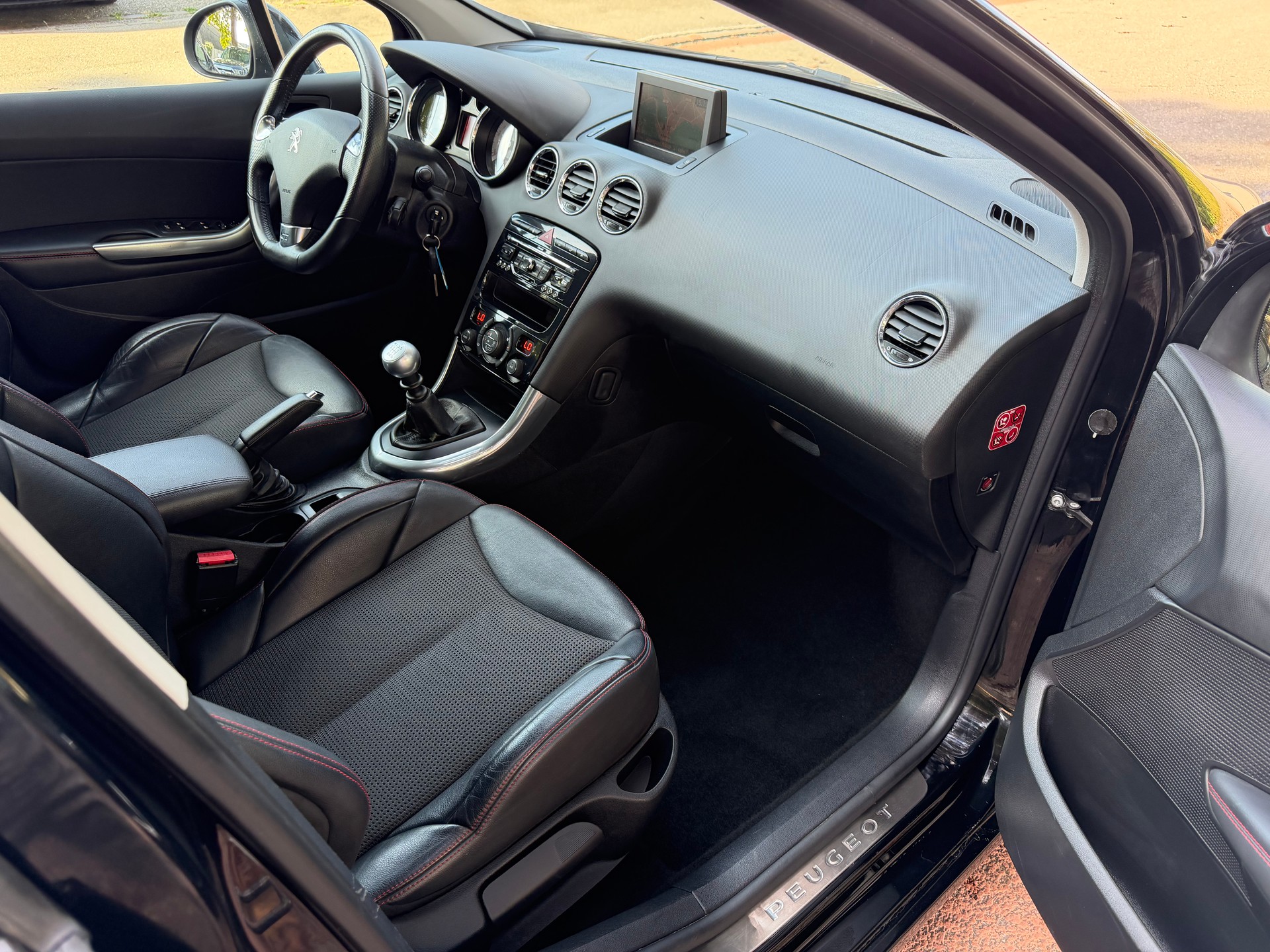 PEUGEOT 308 1.6 16V T GTi-image-11