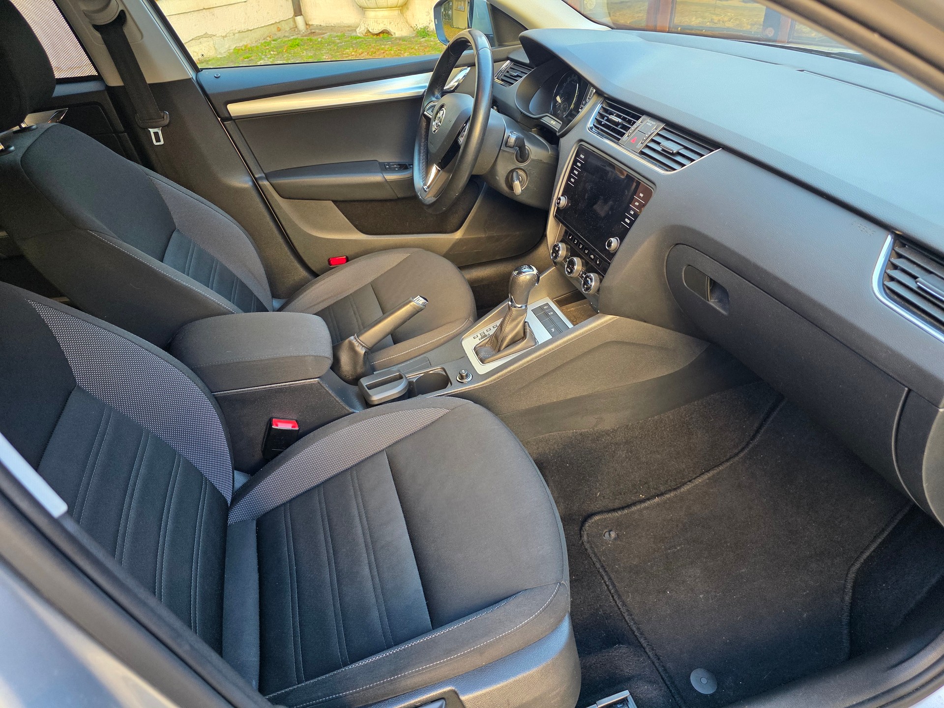 SKODA Octavia Combi 1.6 TDI Ambition DSG-image-15