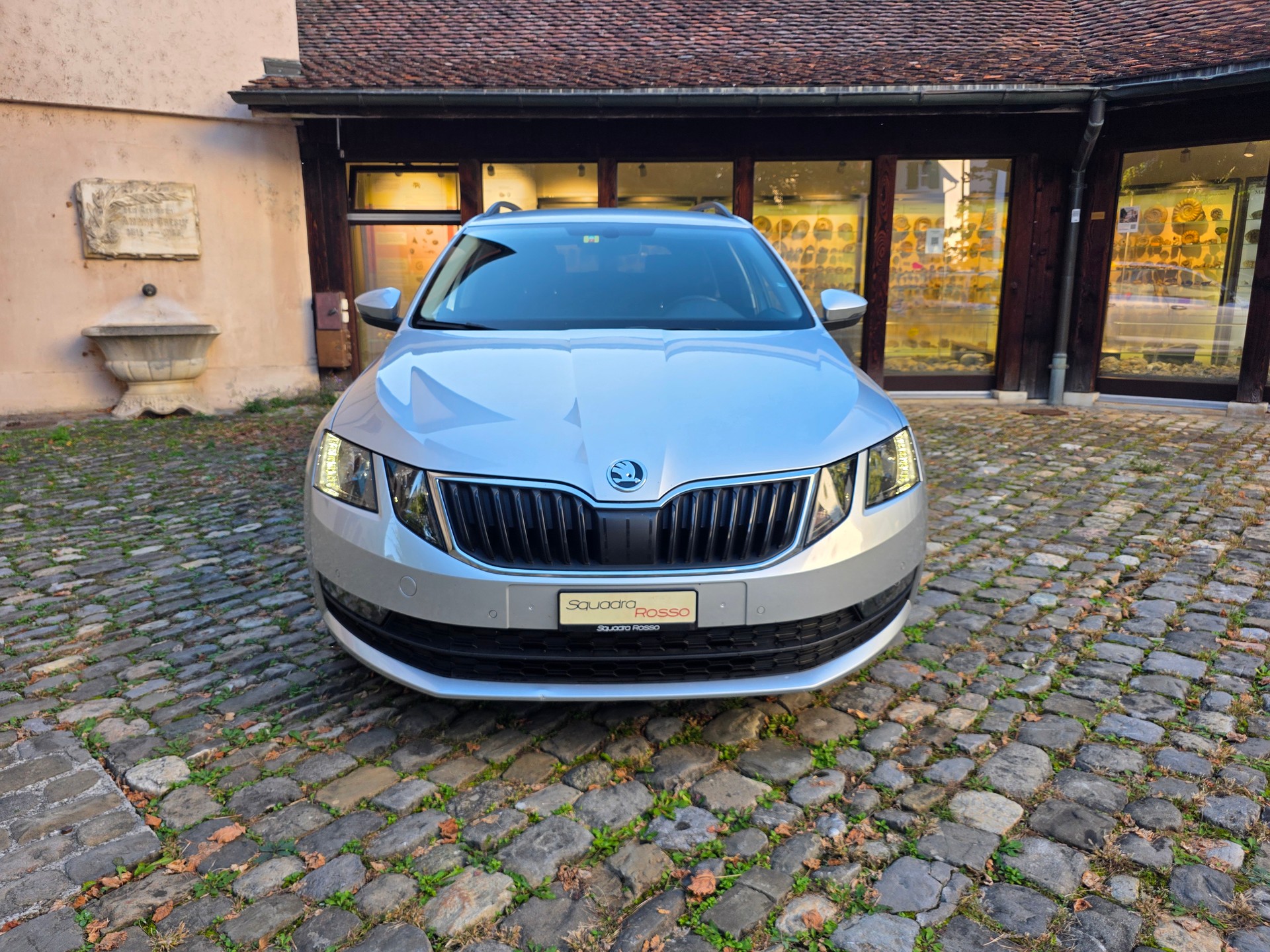 SKODA Octavia Combi 1.6 TDI Ambition DSG-image-2