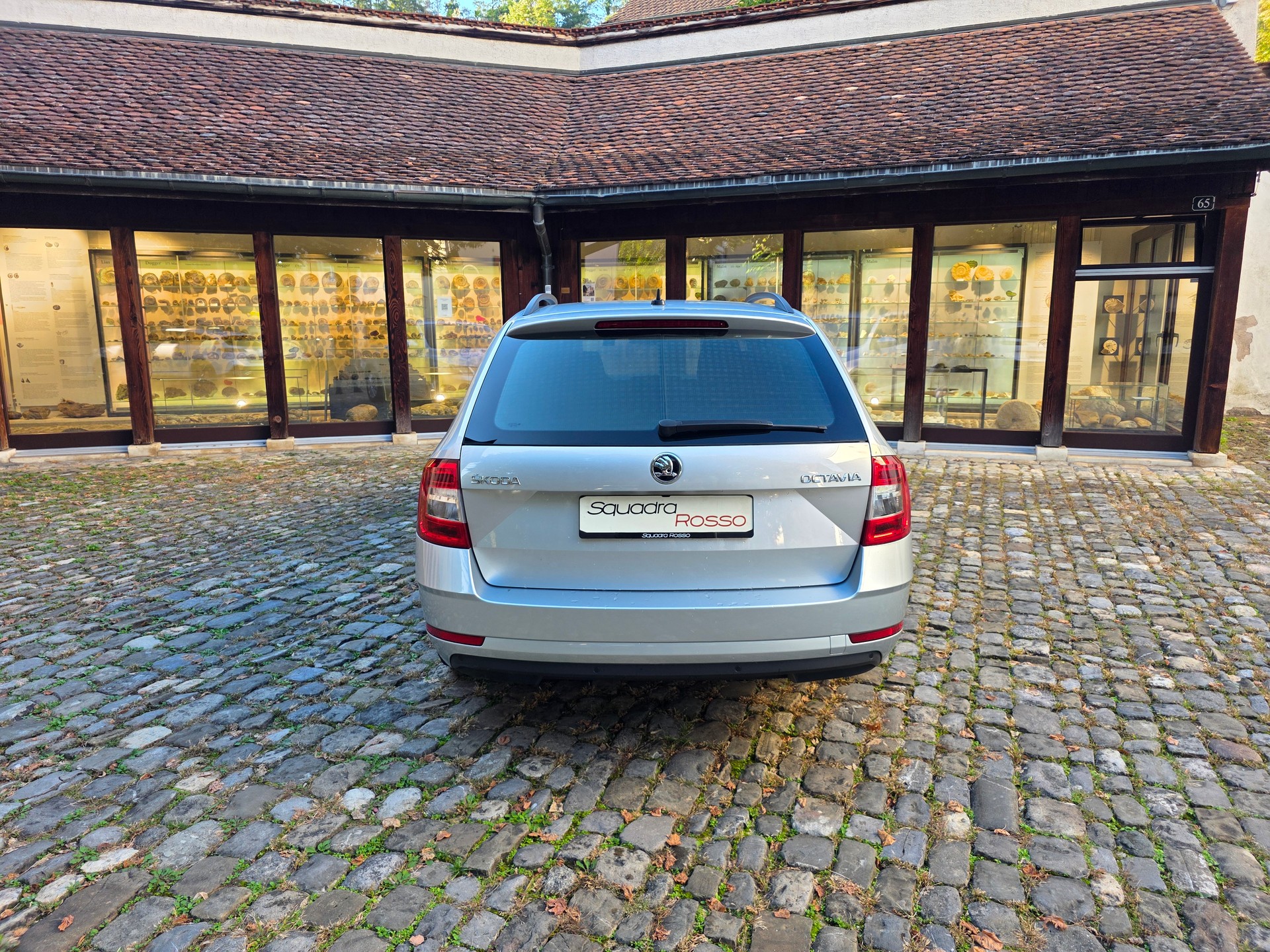 SKODA Octavia Combi 1.6 TDI Ambition DSG-image-5