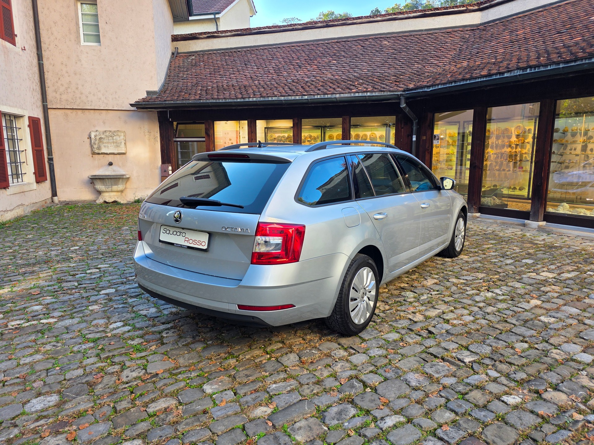 SKODA Octavia Combi 1.6 TDI Ambition DSG-image-6