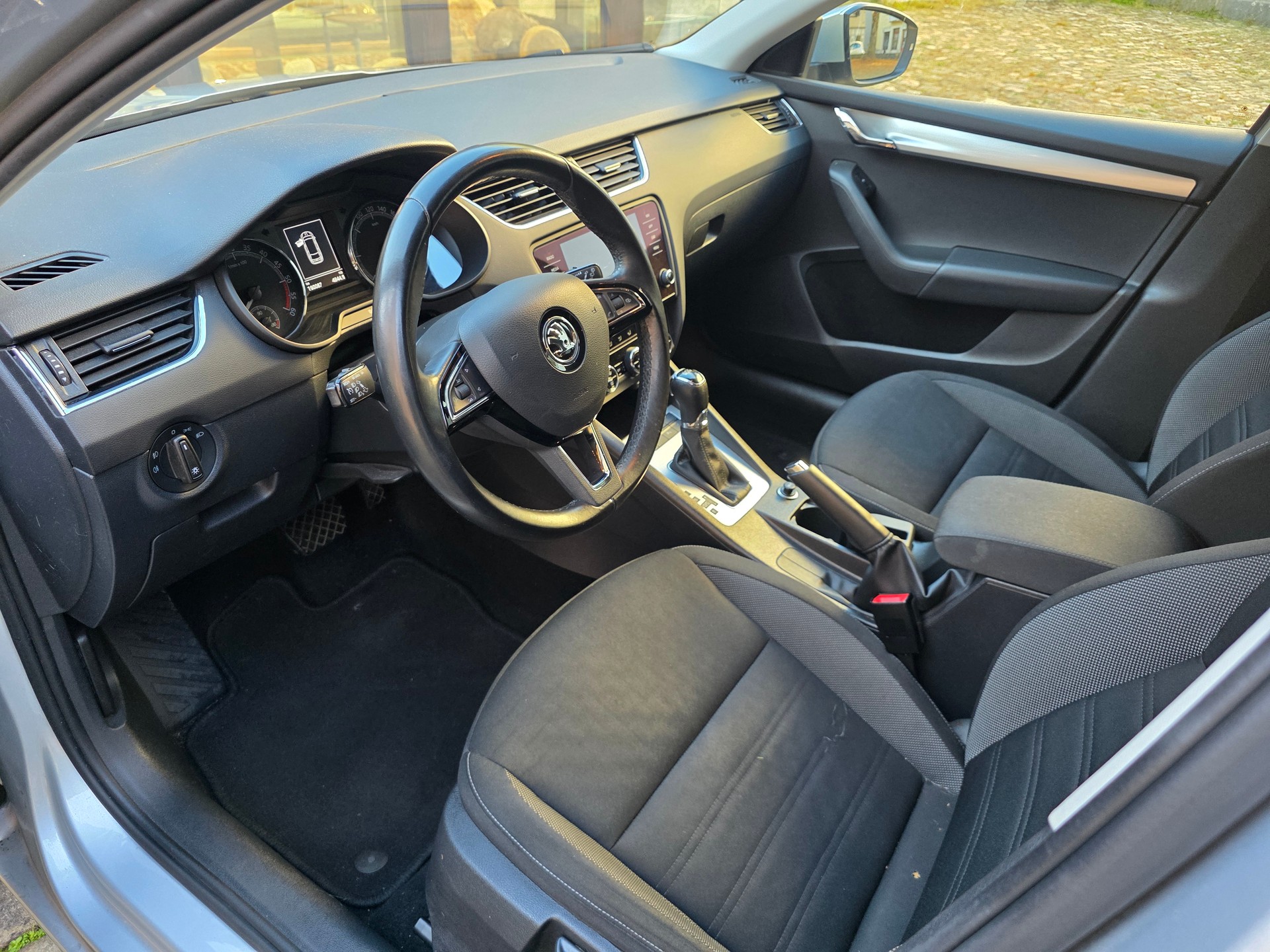 SKODA Octavia Combi 1.6 TDI Ambition DSG-image-13